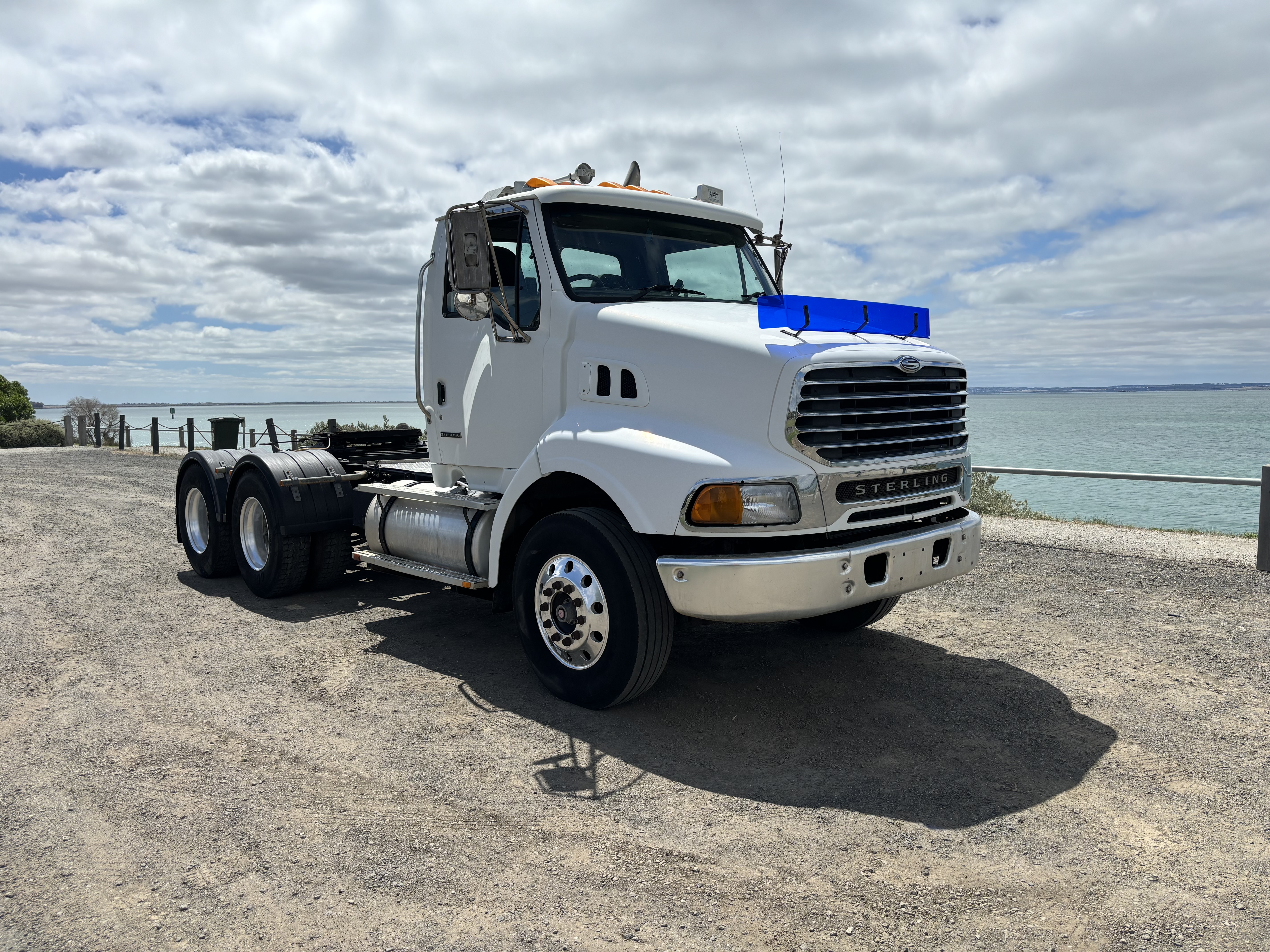 2004 STERLING 9500 PRIME MOVER