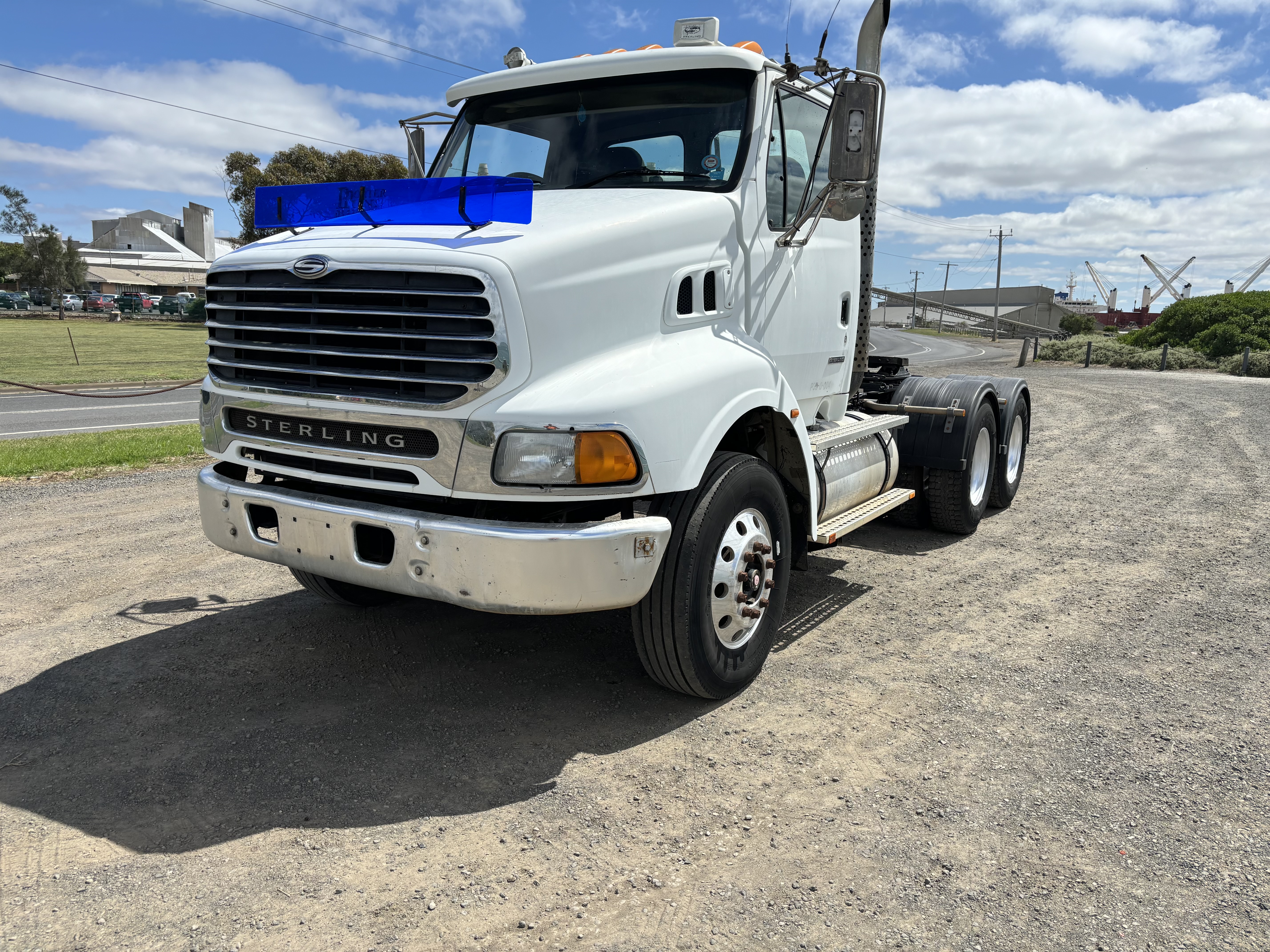 2004 STERLING 9500 PRIME MOVER