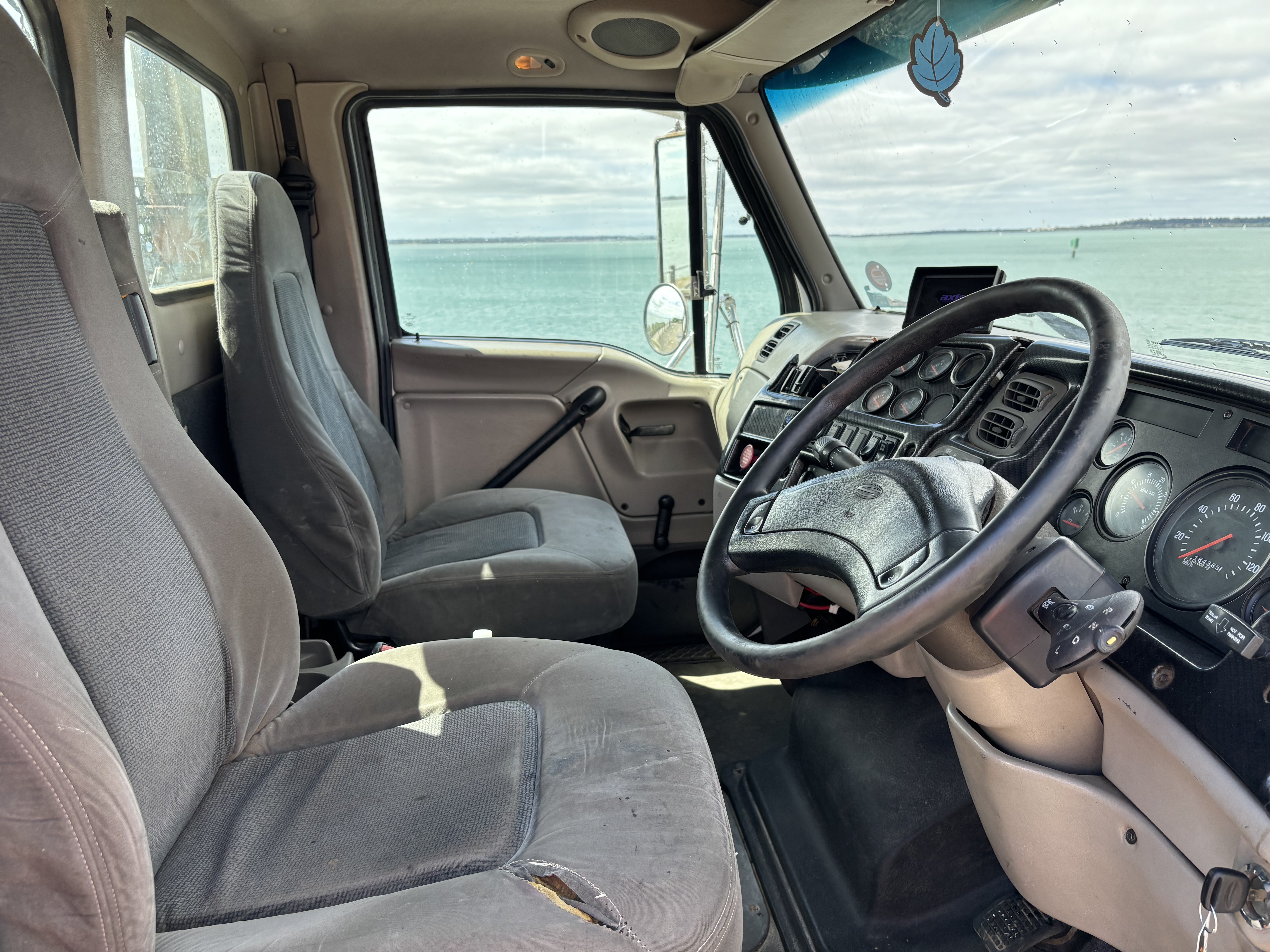 2004 STERLING 9500 PRIME MOVER