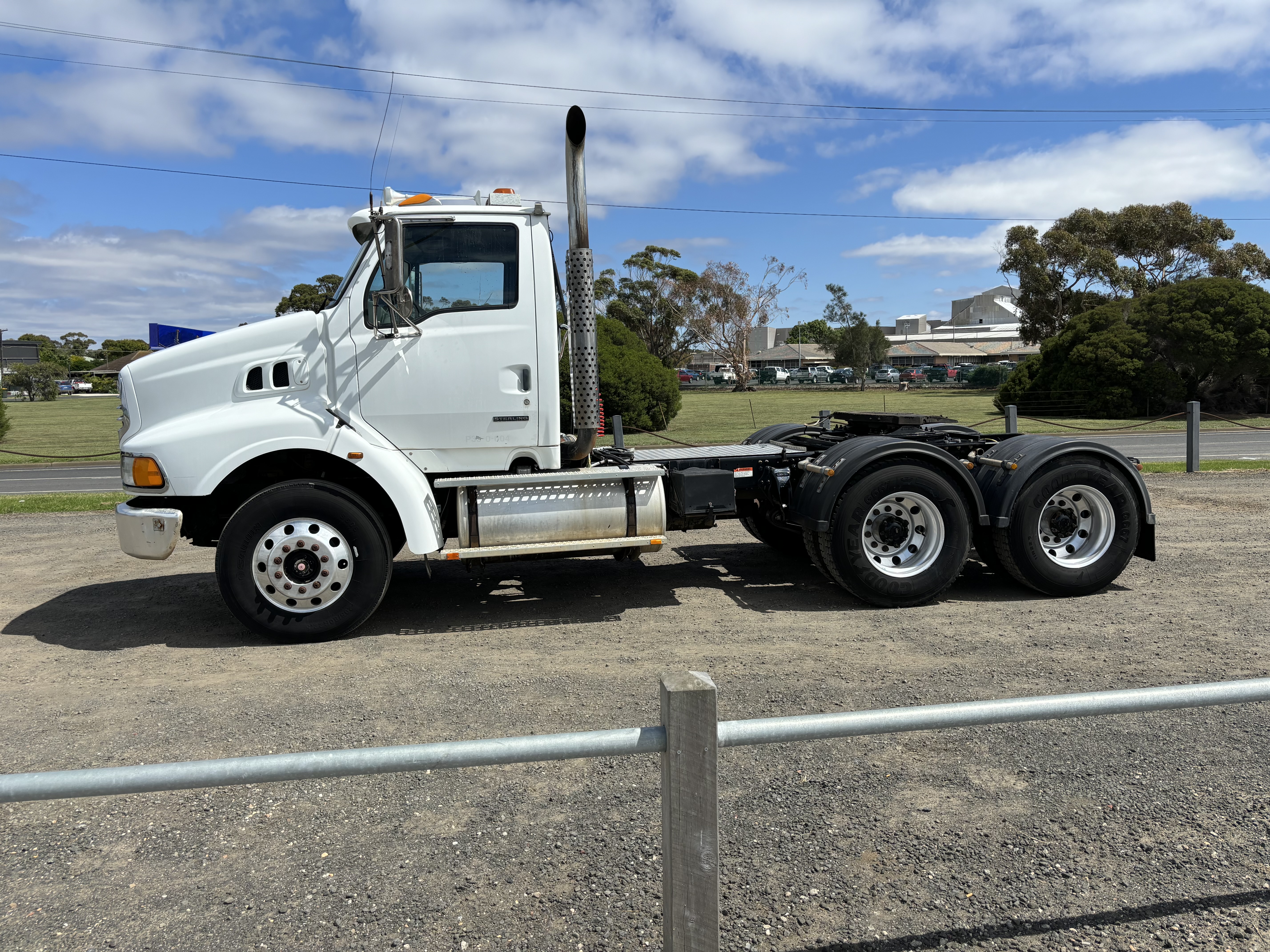 2004 STERLING 9500 PRIME MOVER
