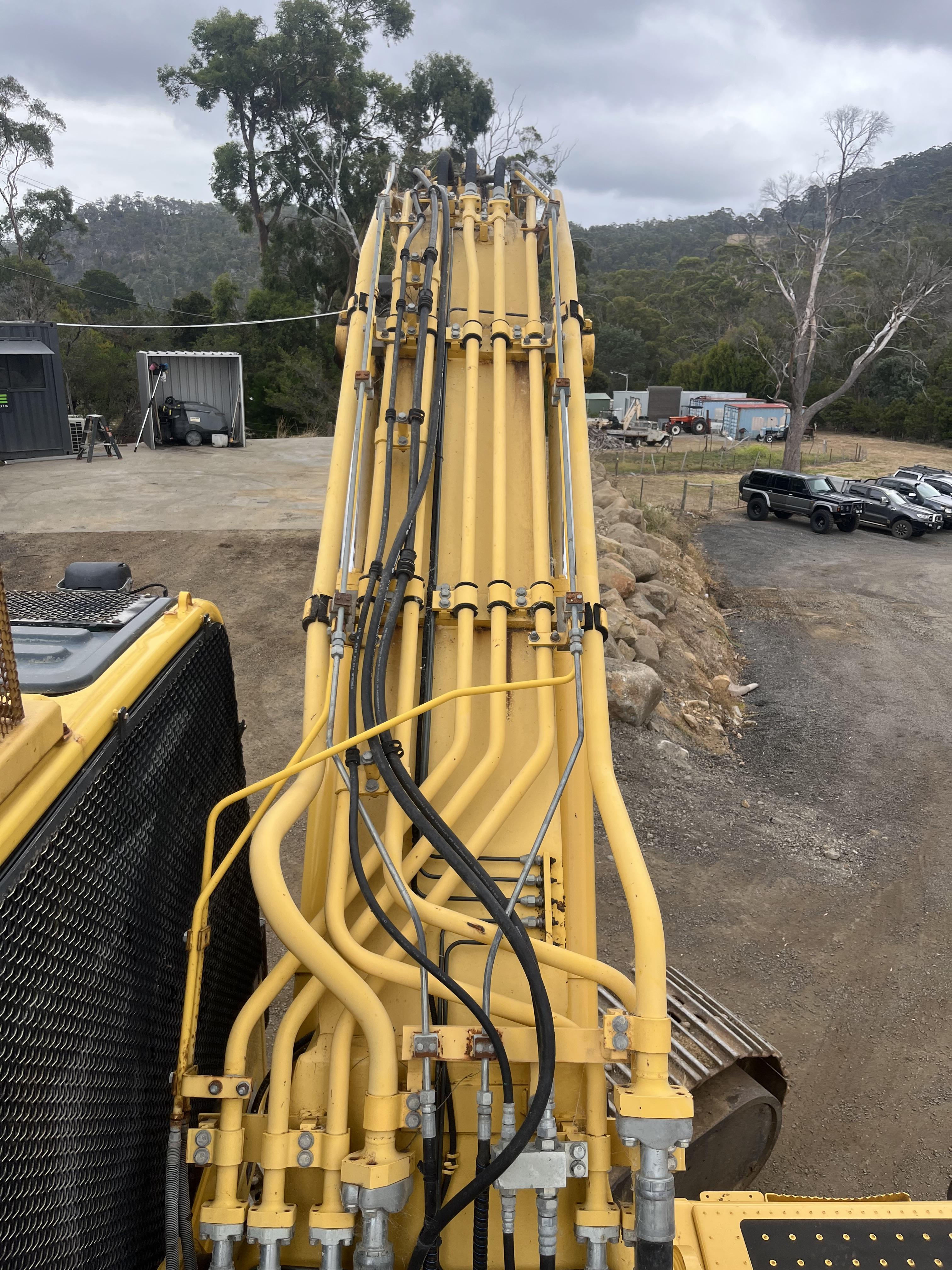 2011 KOMATSU 30T PC300LC-8 EXCAVATOR