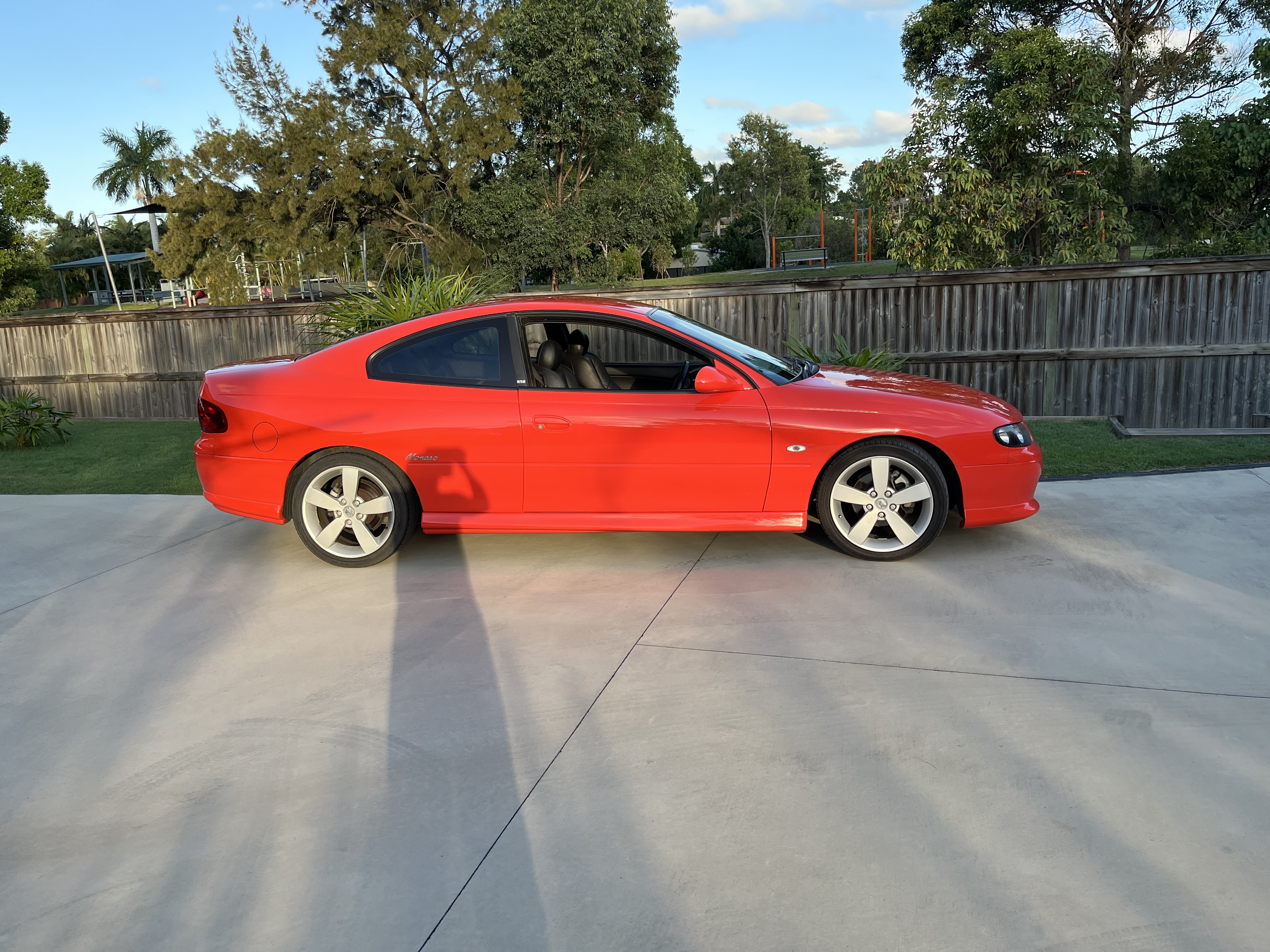 2002 HOLDEN MONARO V2 CV8 4 SP AUTOMATIC 2D COUPE