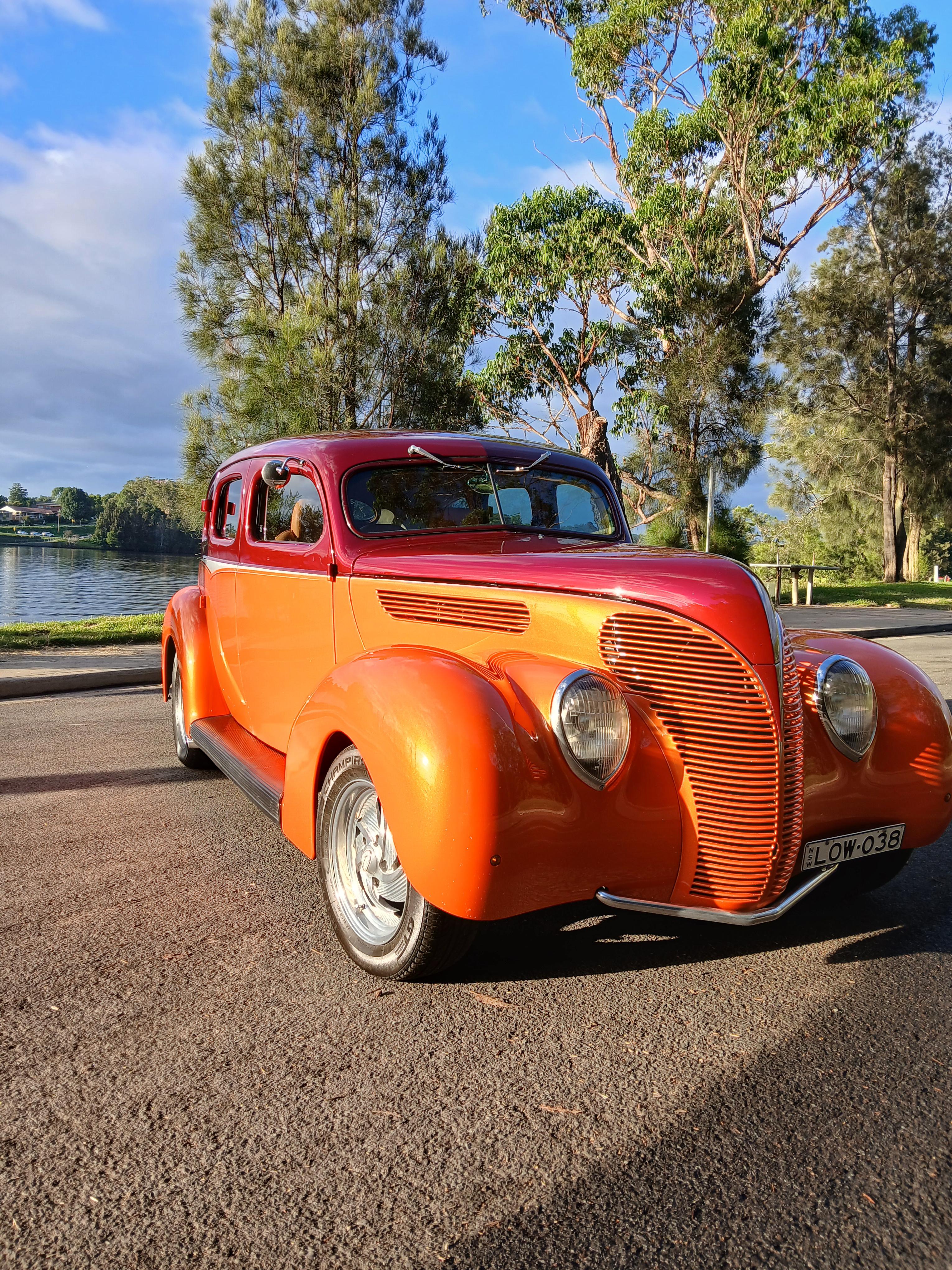 1938 FORD DELUXE SEDAN