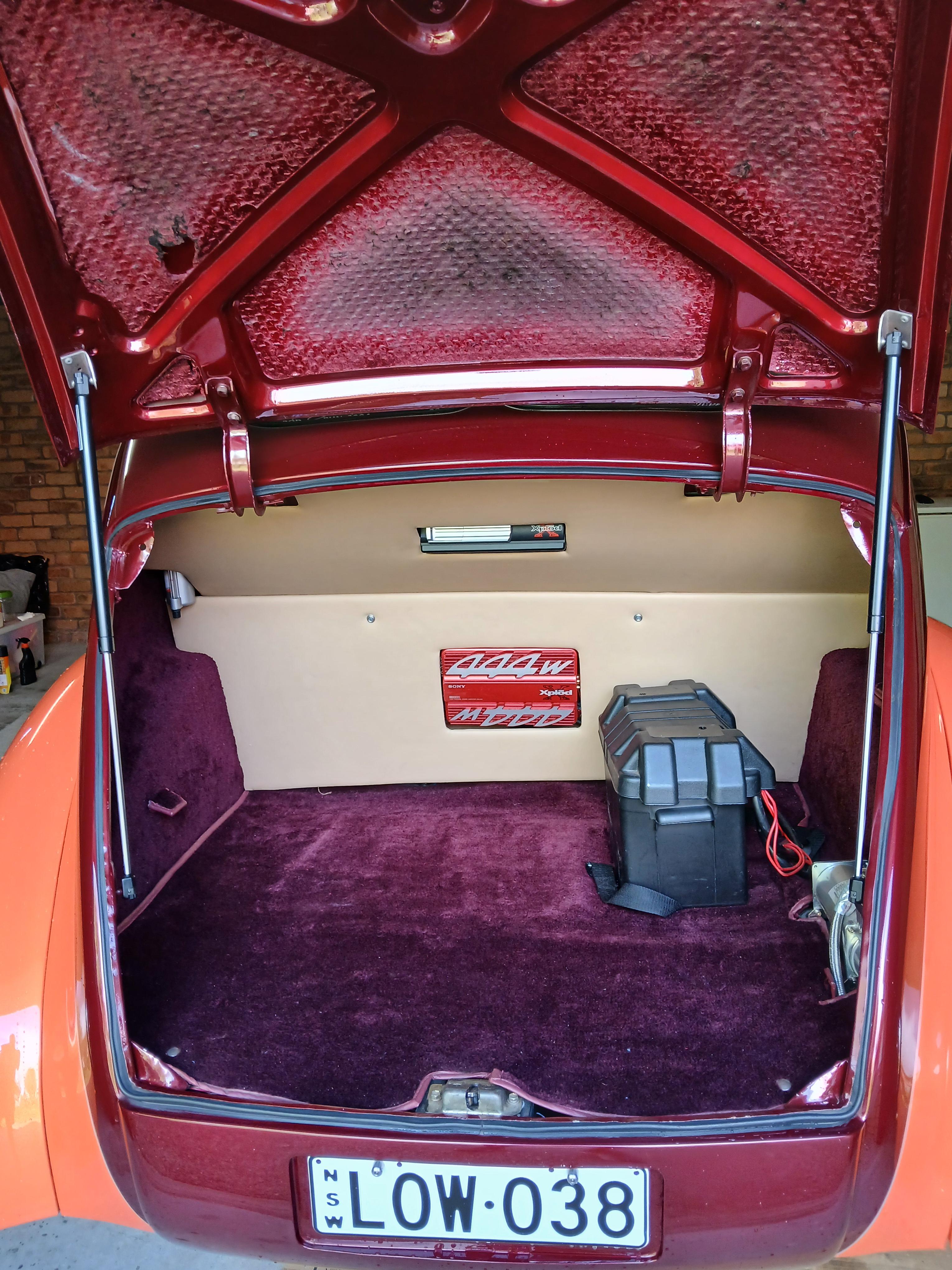 1938 FORD DELUXE SEDAN