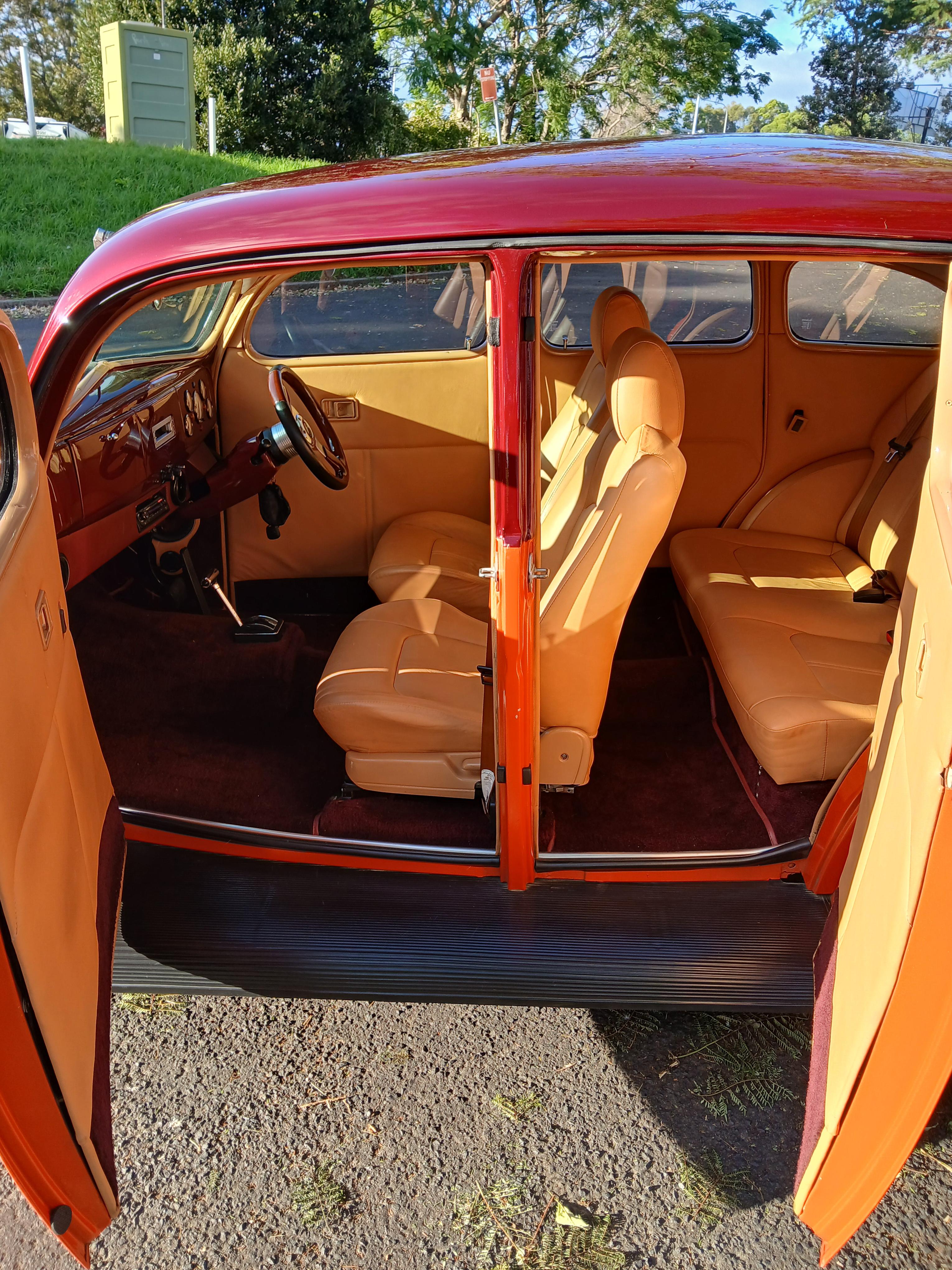 1938 FORD DELUXE SEDAN