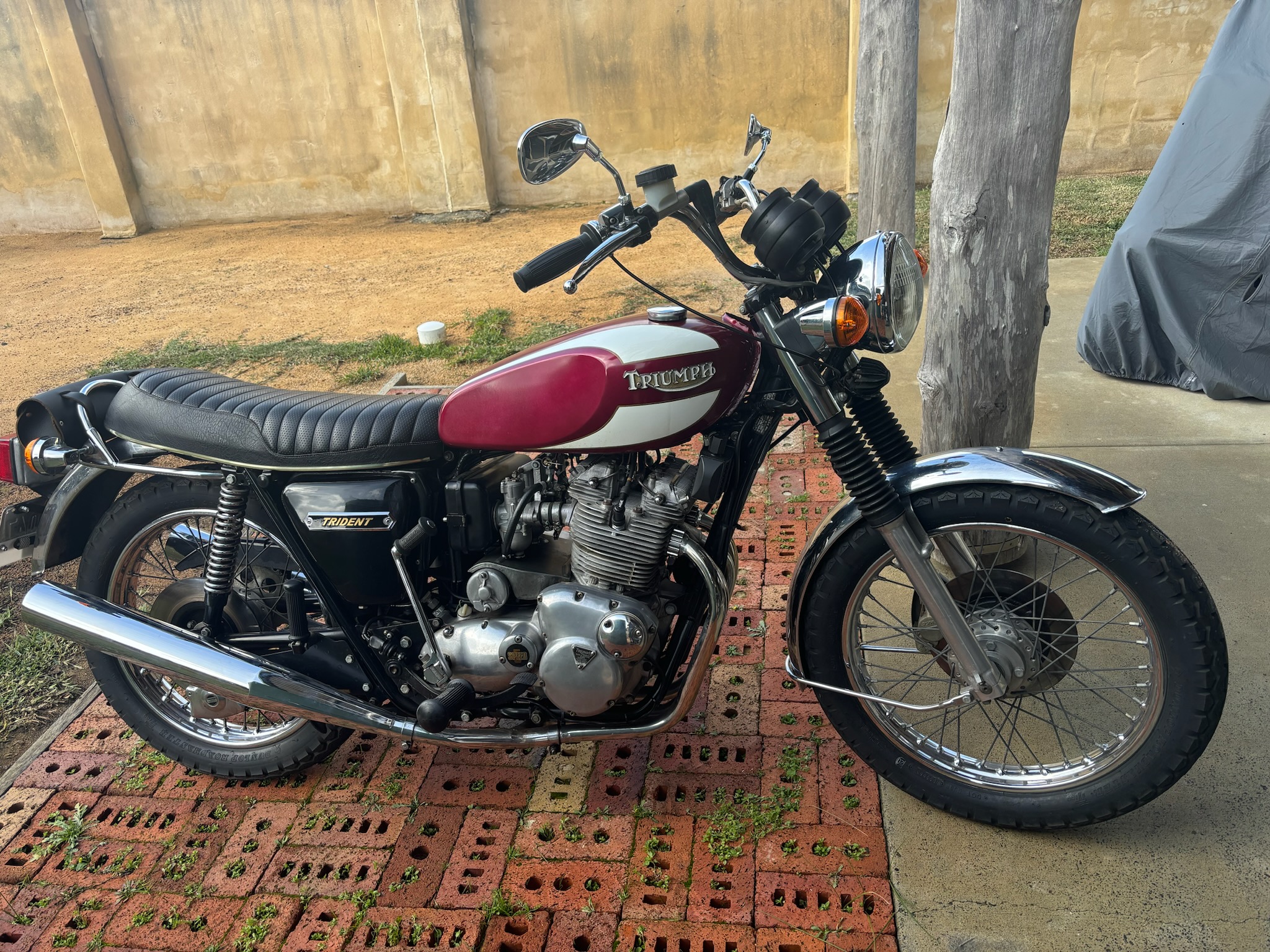 1975 TRIUMPH TRIDENT T160 ROAD 