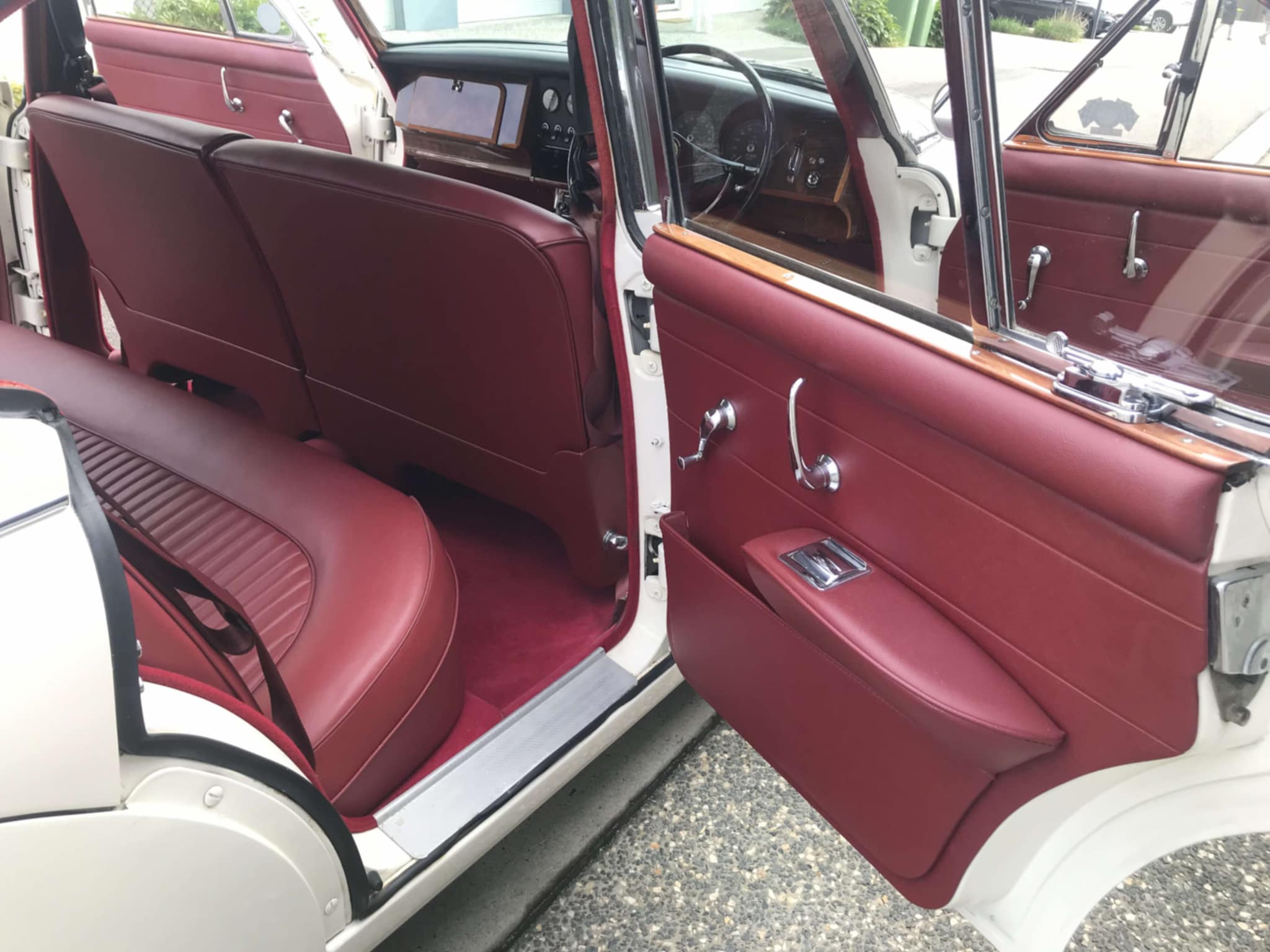 1968 DAIMLER V250 SEDAN