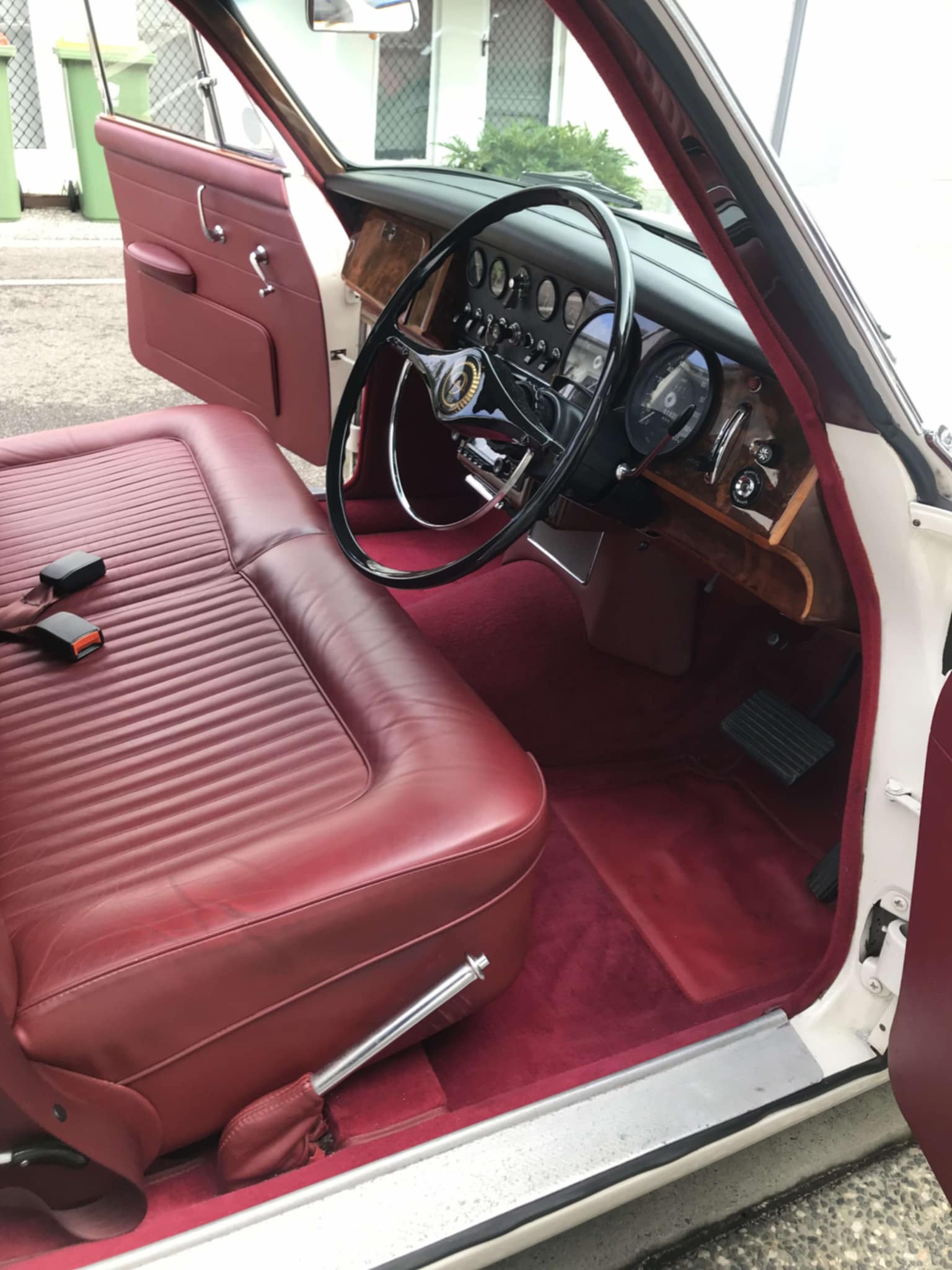 1968 DAIMLER V250 SEDAN