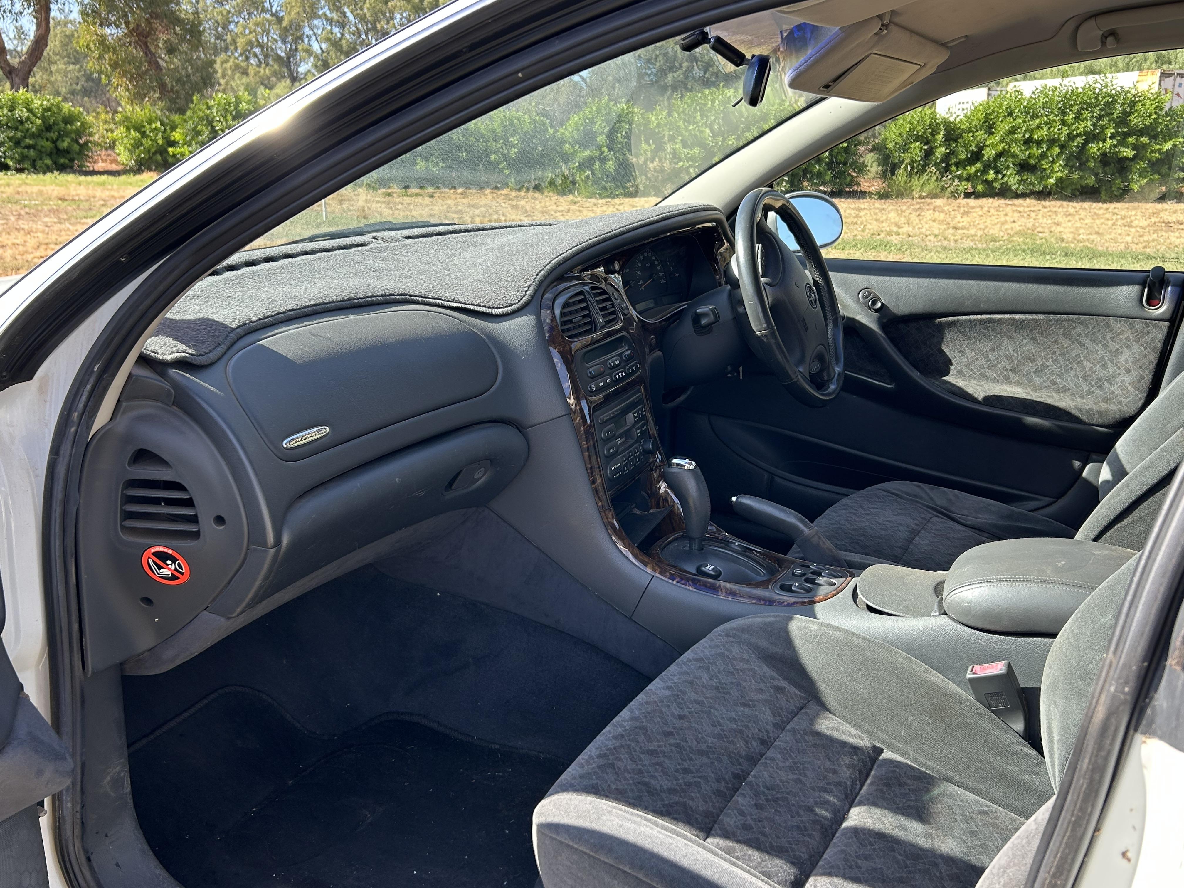 2000 HOLDEN CALAIS VTII 4 SP AUTOMATIC 4D SEDAN
