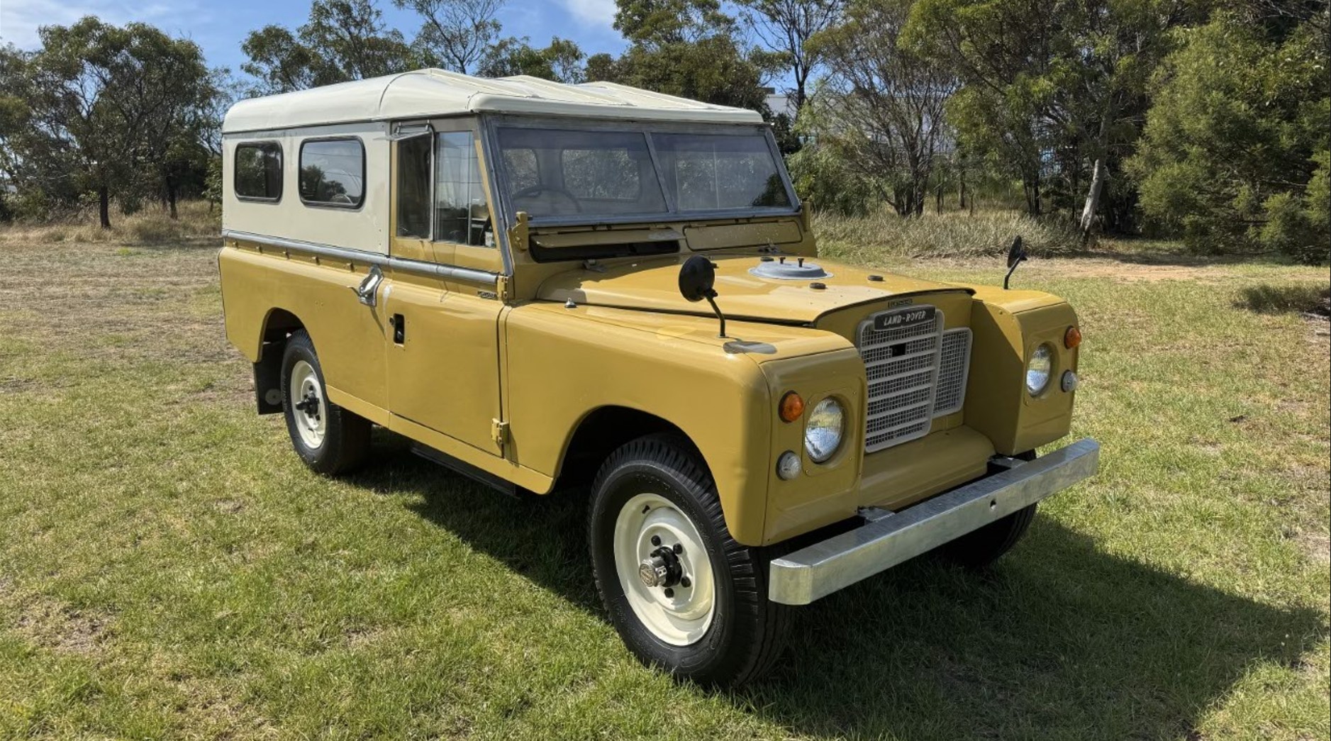 1974 LAND ROVER SERIES III 4X4 4 SP MANUAL HARDTOP