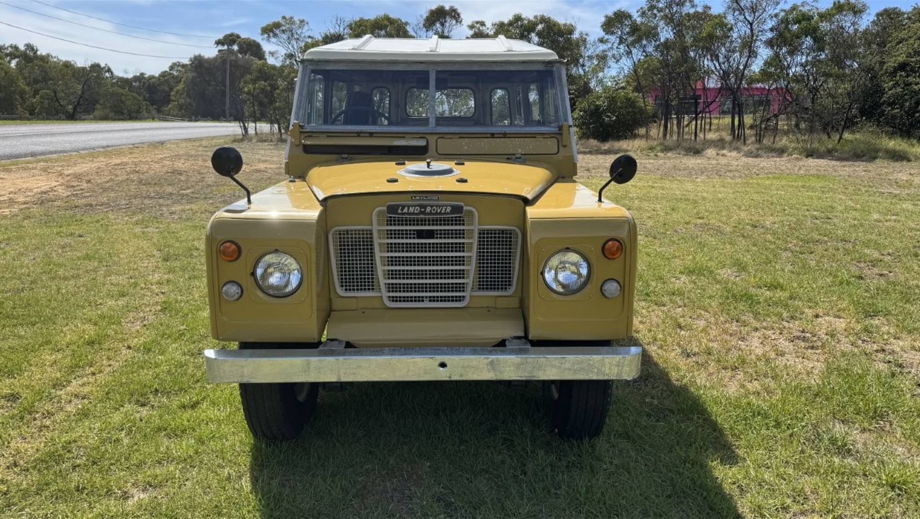1974 LAND ROVER SERIES III 4 SP MANUAL HARDTOP