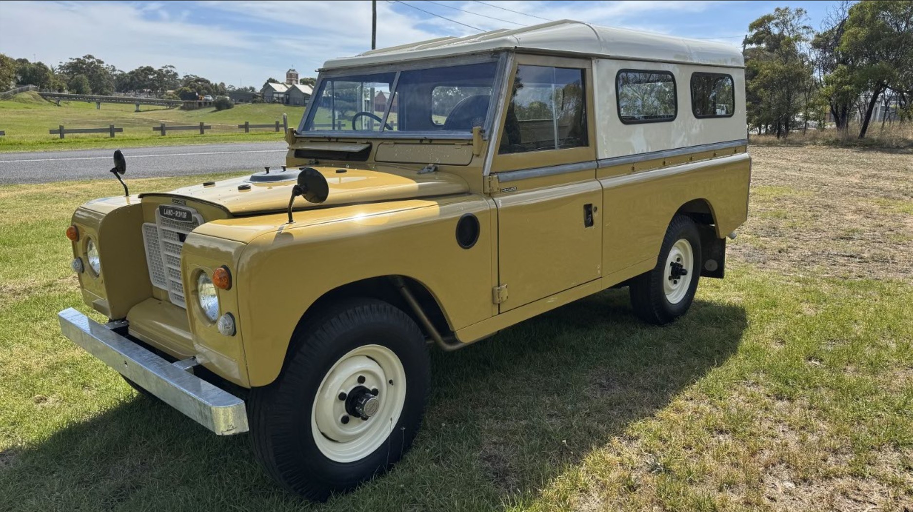 1974 LAND ROVER SERIES III 4 SP MANUAL HARDTOP