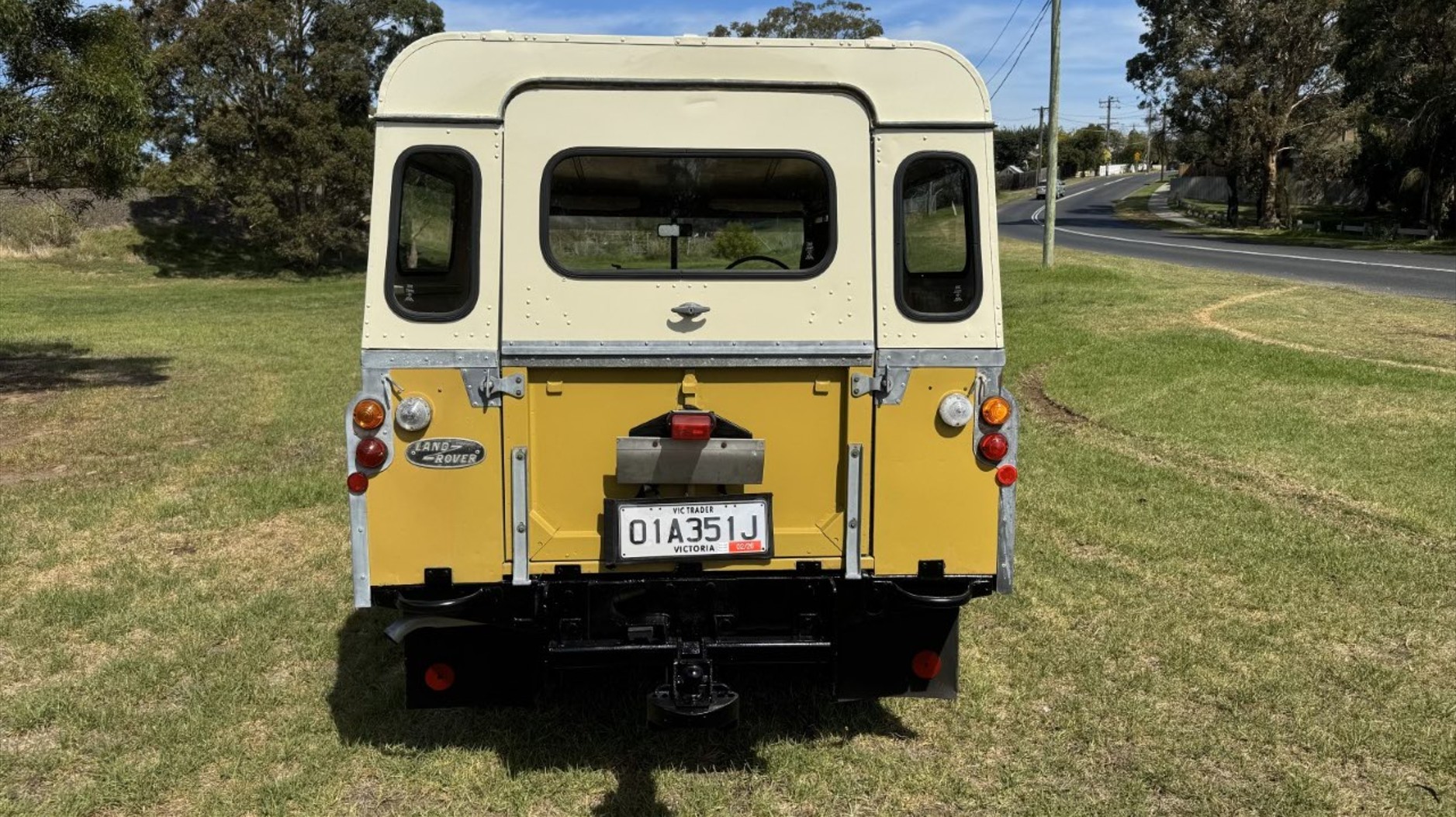 1974 LAND ROVER SERIES III 4 SP MANUAL HARDTOP