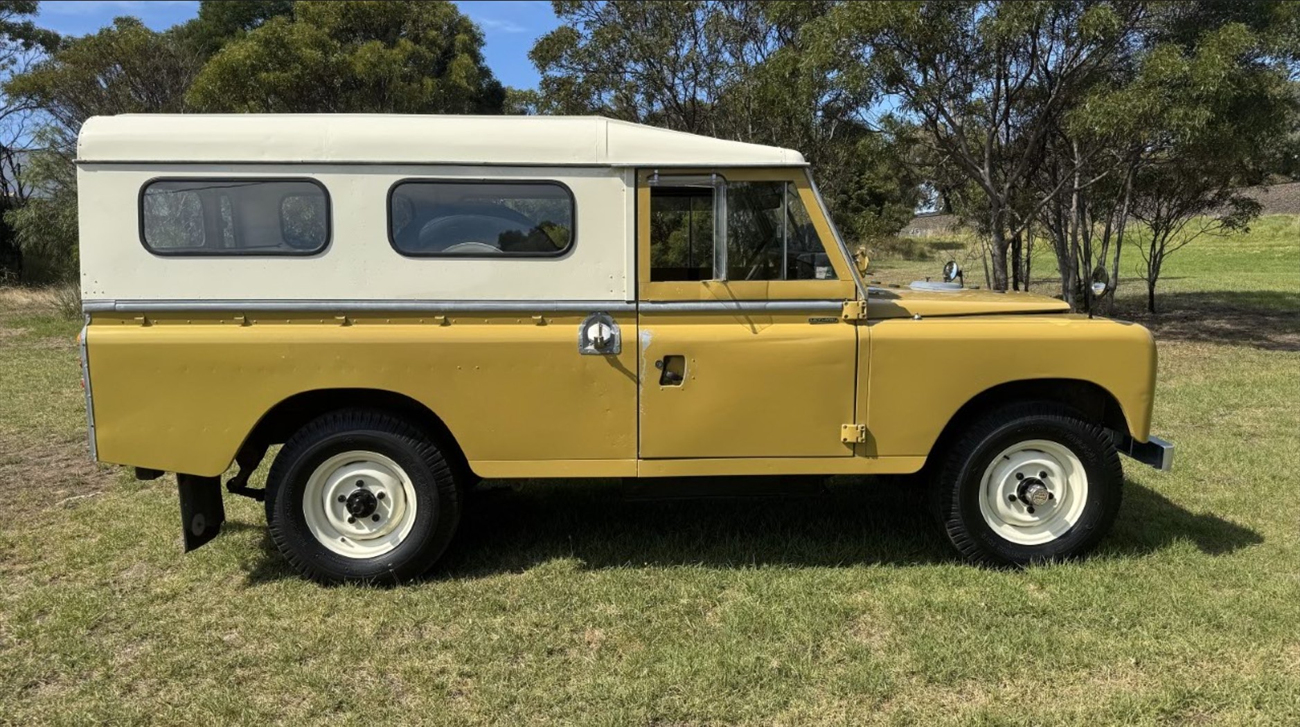 1974 LAND ROVER SERIES III 4 SP MANUAL HARDTOP