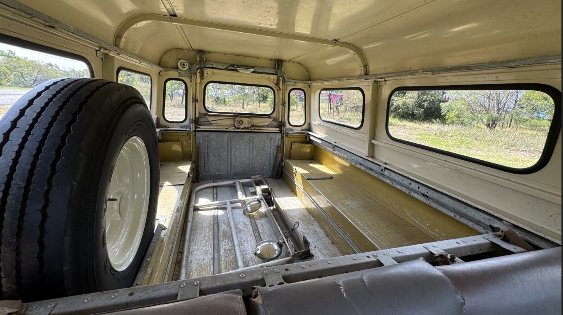 1974 LAND ROVER SERIES III 4 SP MANUAL HARDTOP