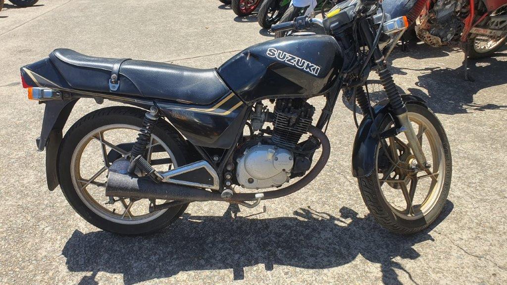 1984 SUZUKI GS125ES ROAD