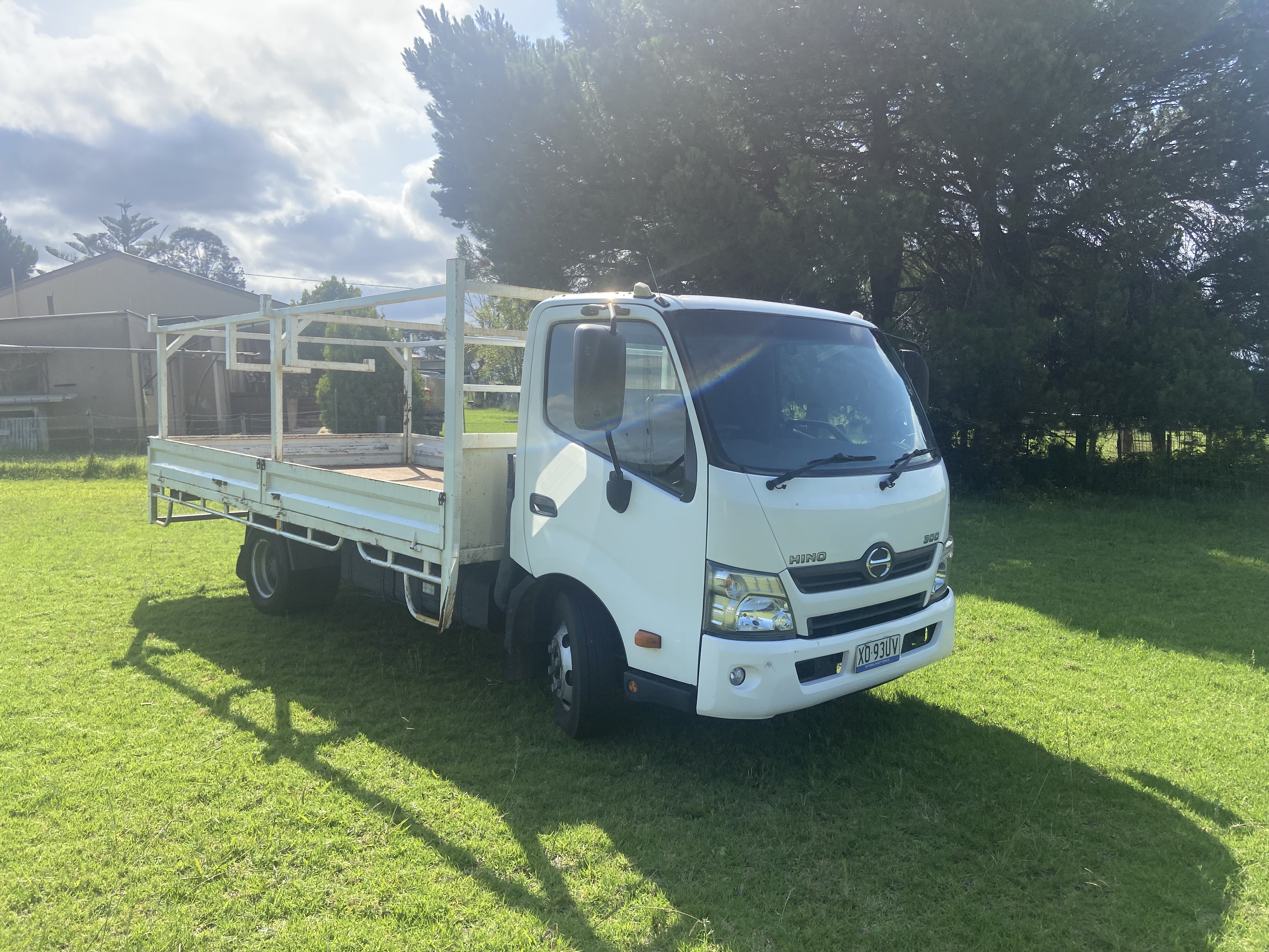 2016 HINO 300 SERIES 717 STEELACE TRAY