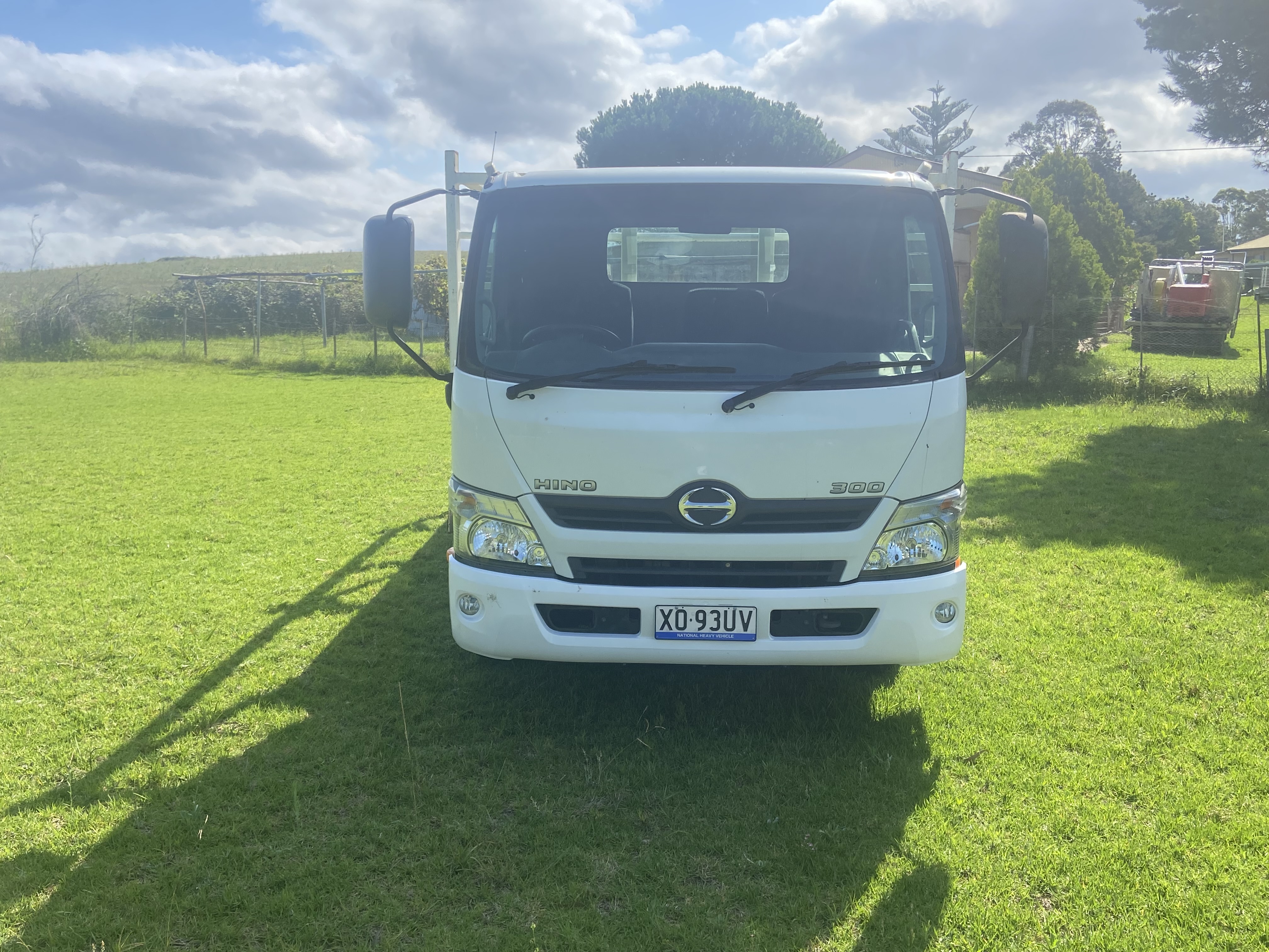 2016 HINO 300 SERIES 717 STEELACE TRAY