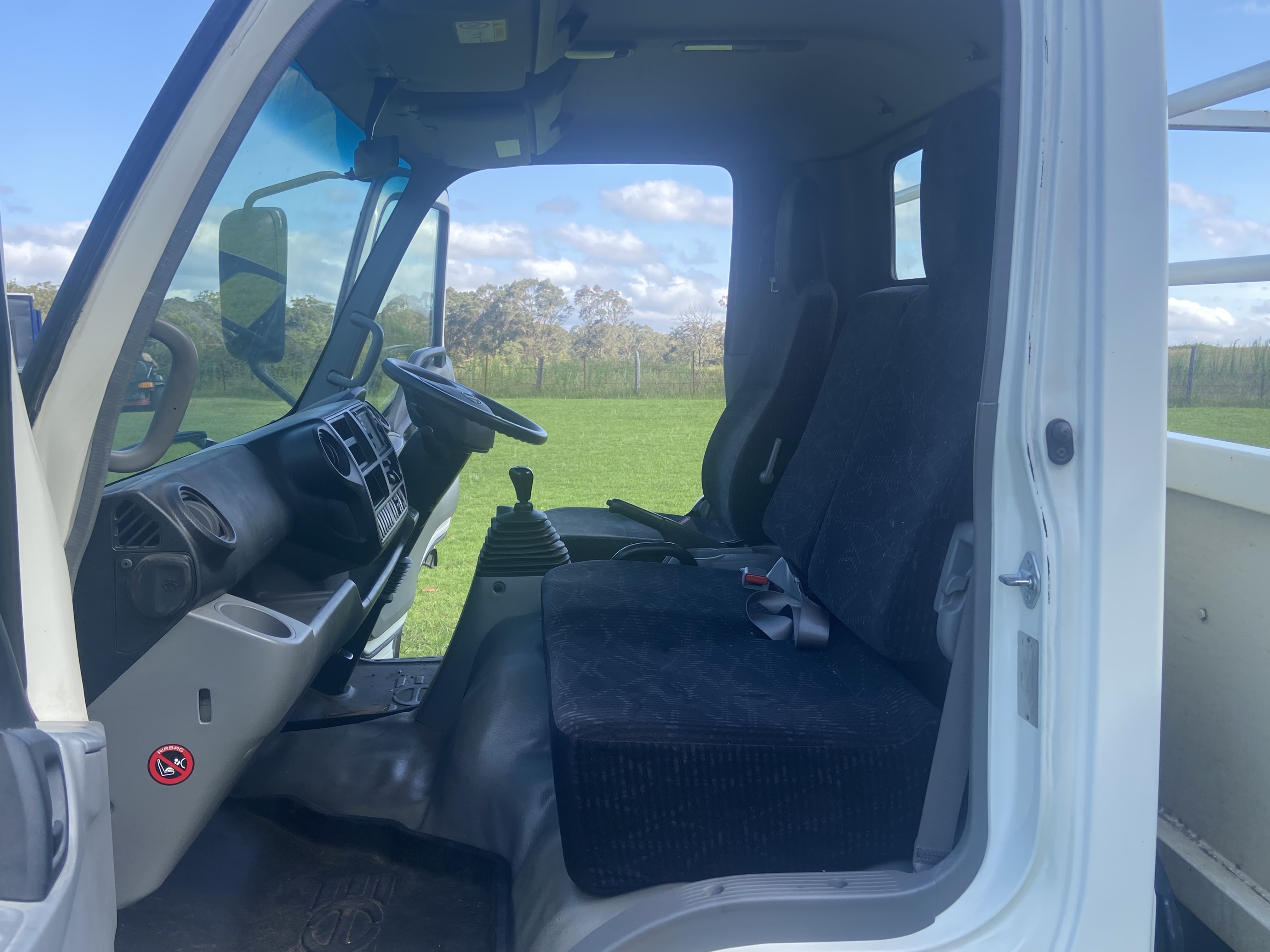 2016 HINO 300 SERIES 717 STEELACE TRAY