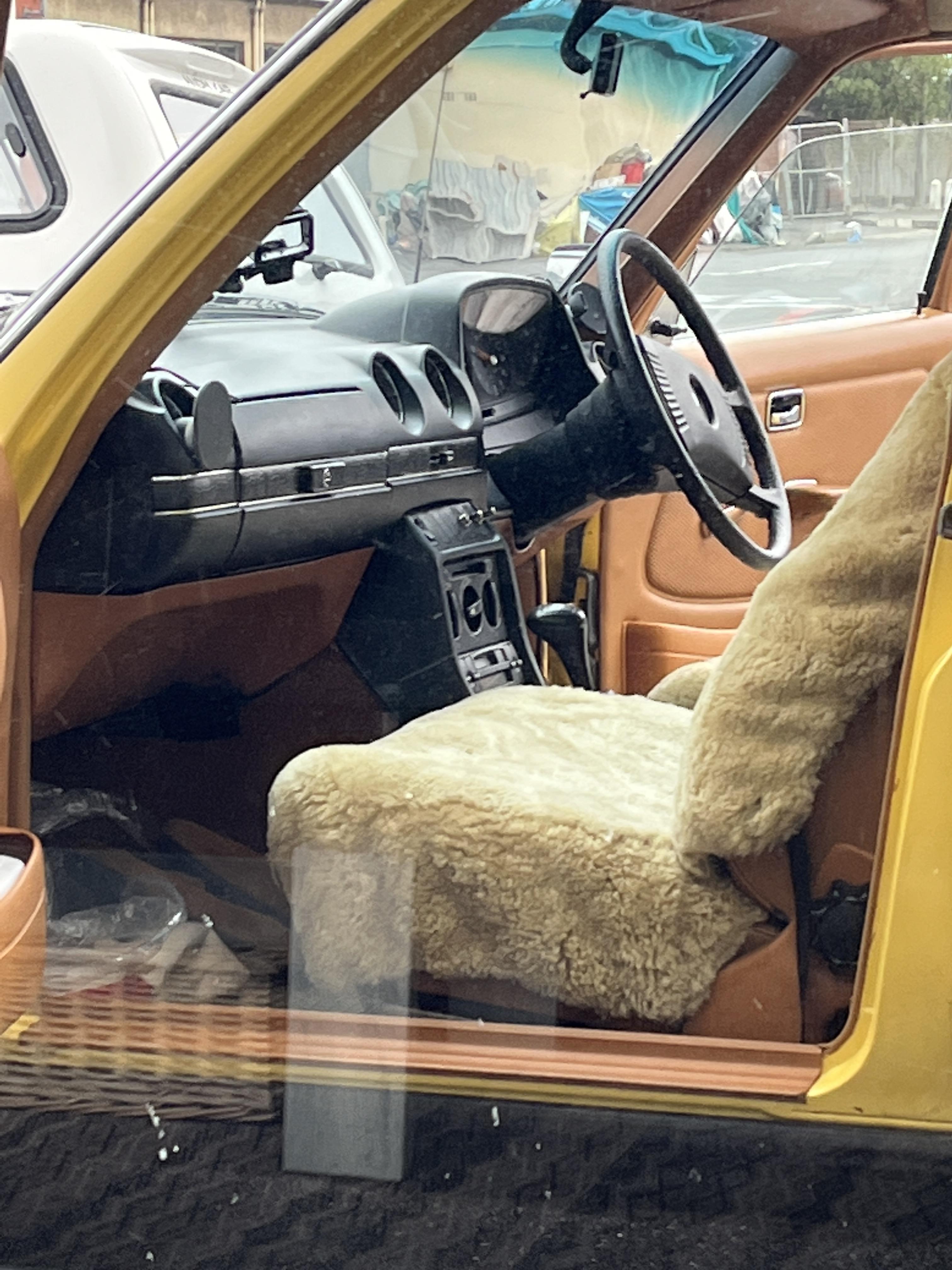 1979 MERCEDES-BENZ 230 W123 SEDAN