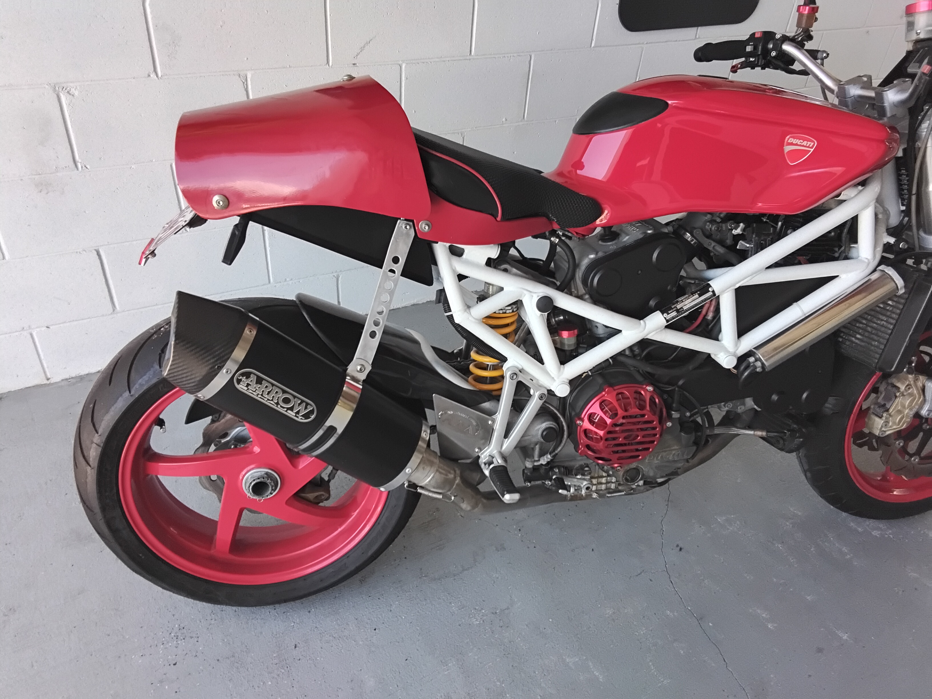 2000 DUCATI STREETFIGHTER 916 CUSTOM SPORTS
