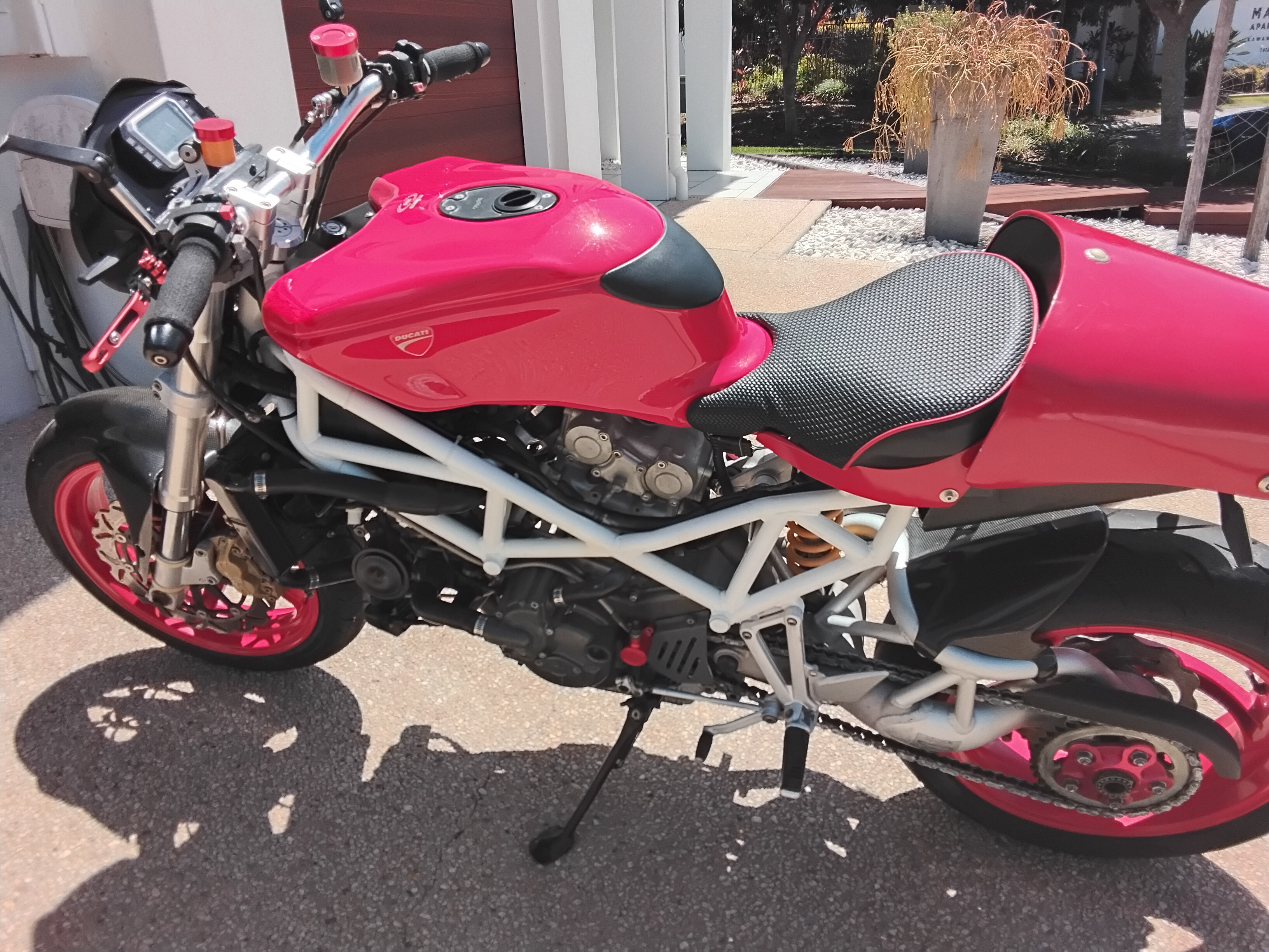 2000 DUCATI STREETFIGHTER 916 CUSTOM SPORTS