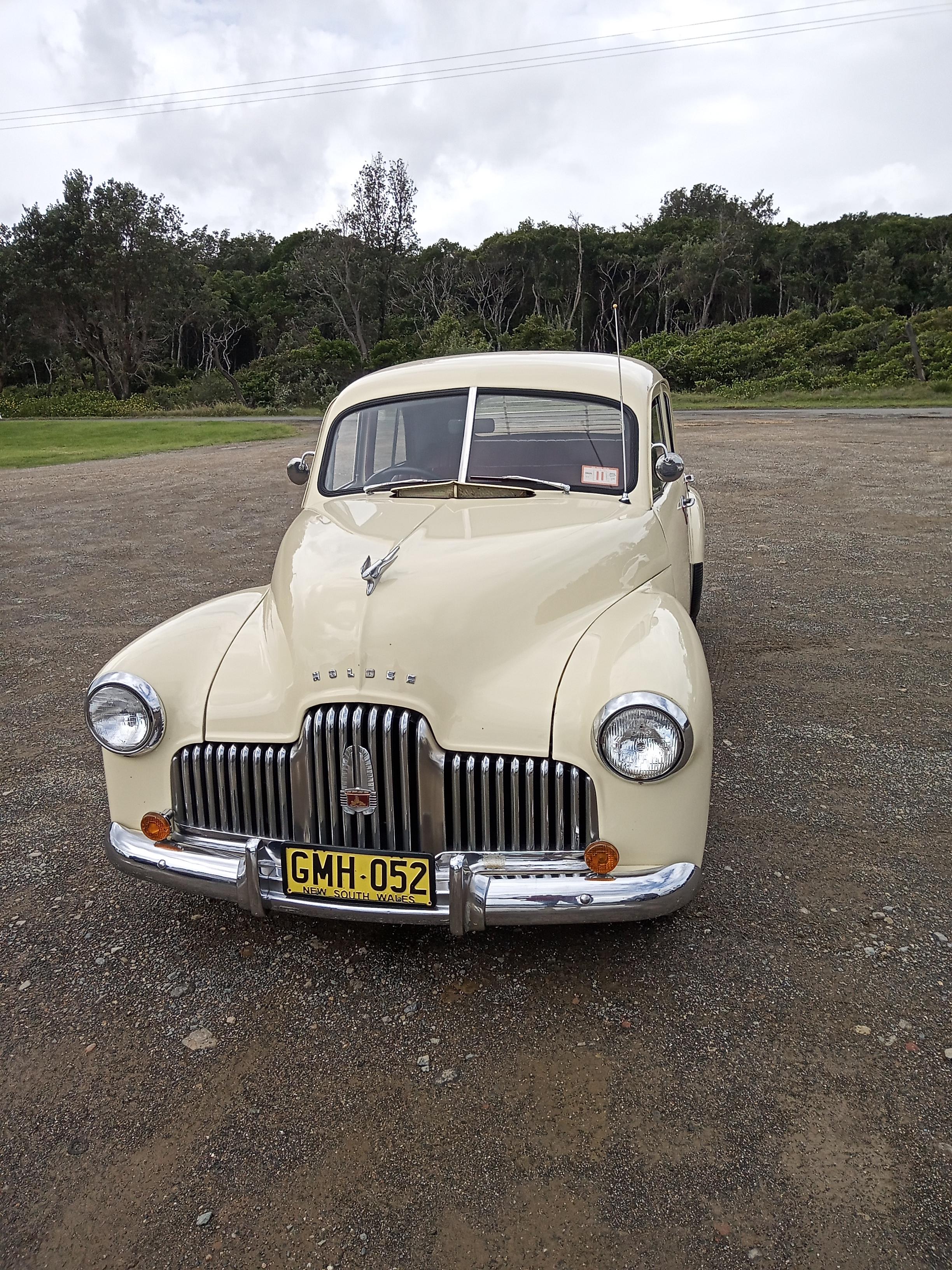 1952 HOLDEN 48-215 FX SEDAN