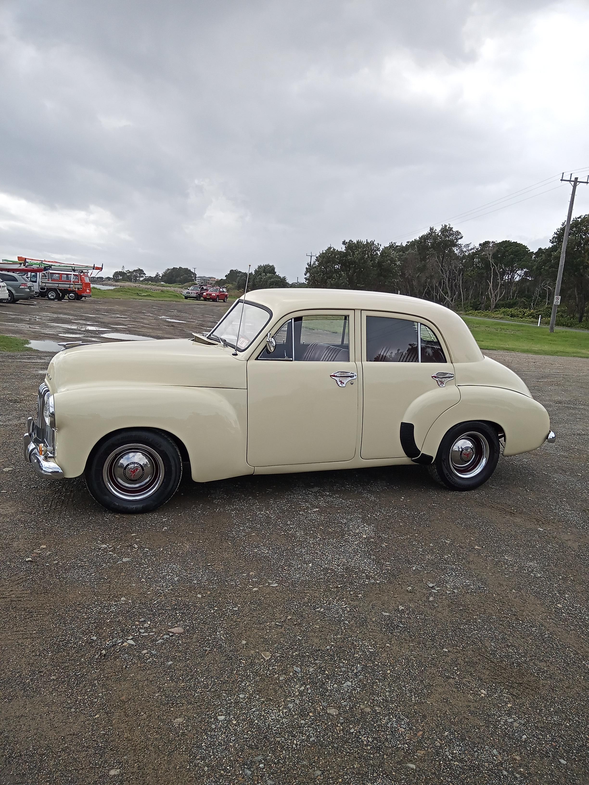 1952 HOLDEN 48-215 FX SEDAN