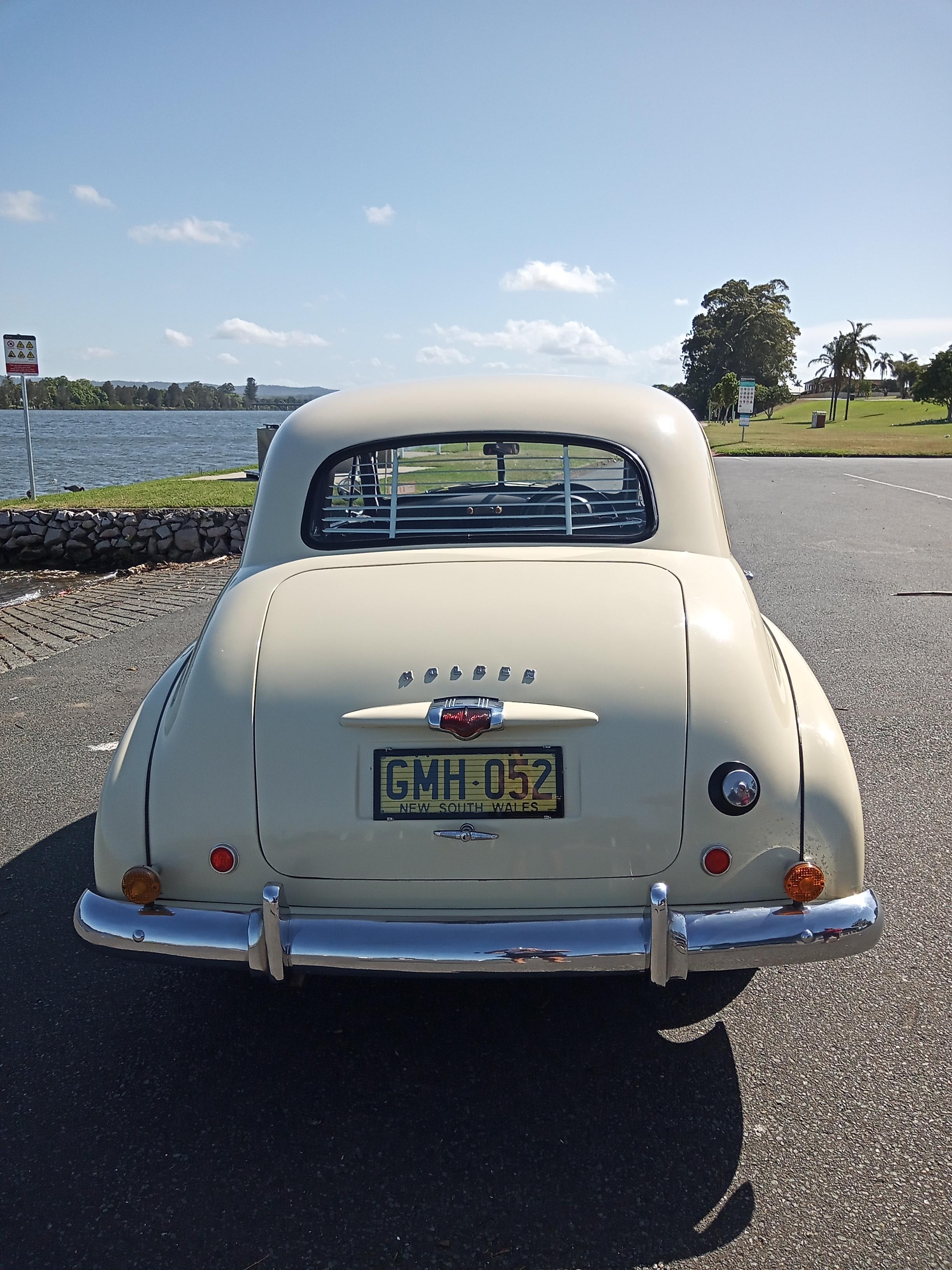 1952 HOLDEN 48-215 FX SEDAN