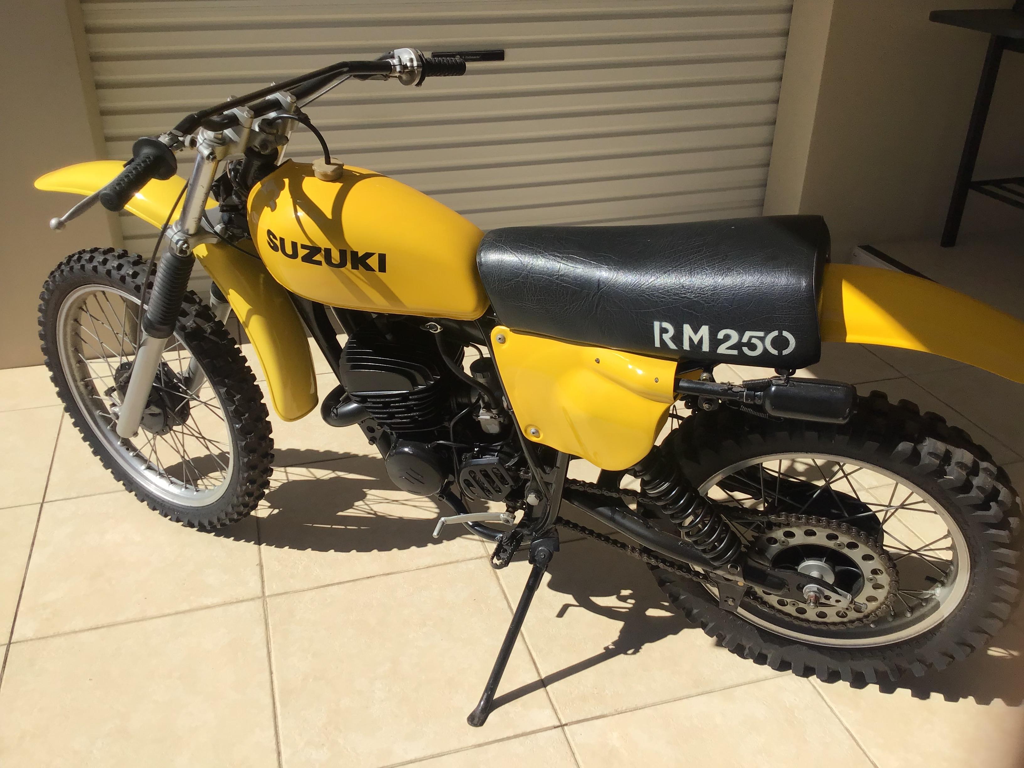 1975 SUZUKI RM250 MOTOCROSS