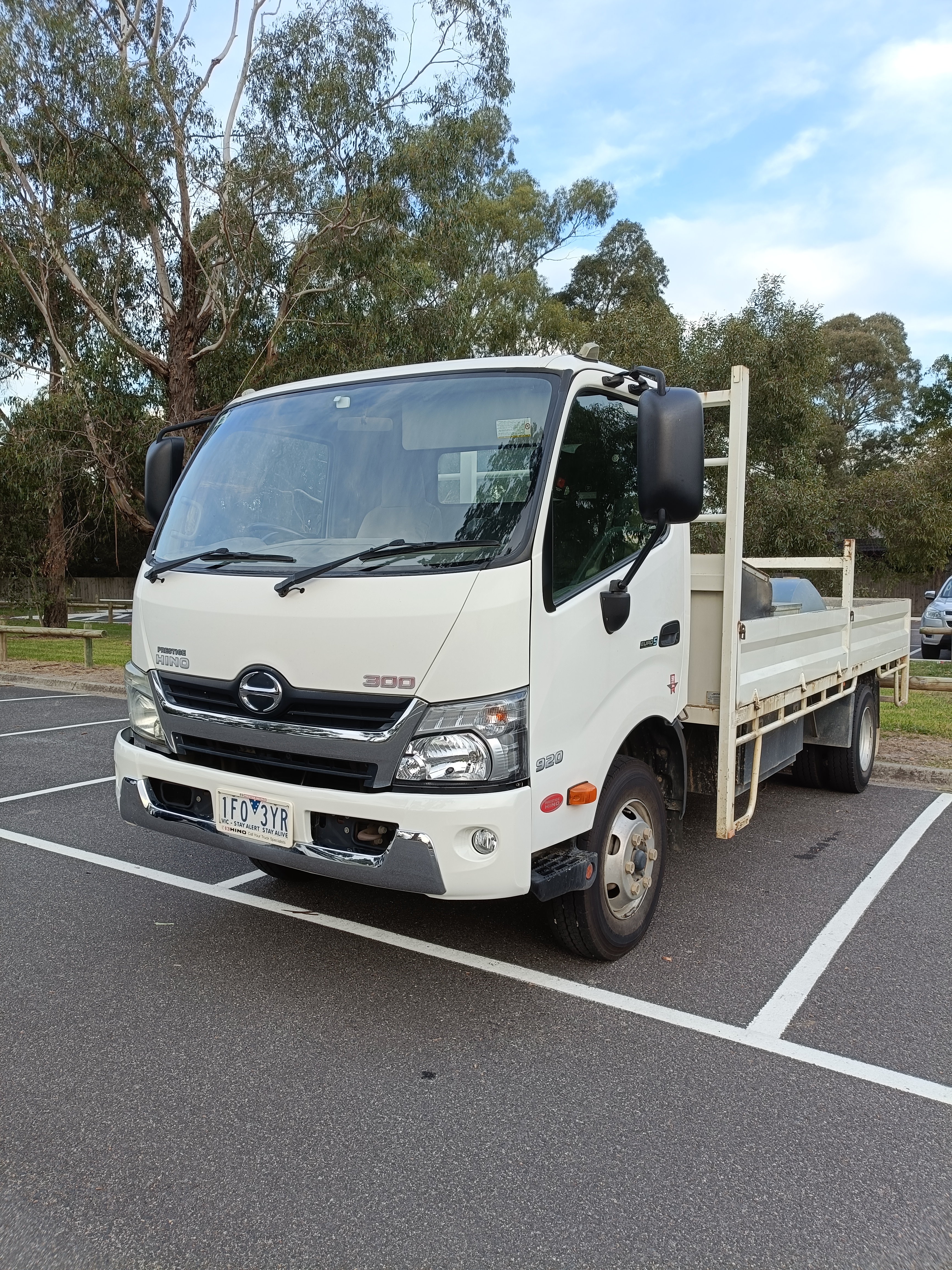 2016 HINO 300 920 50TH ANNIVERSARY WIDE CAB TRAY