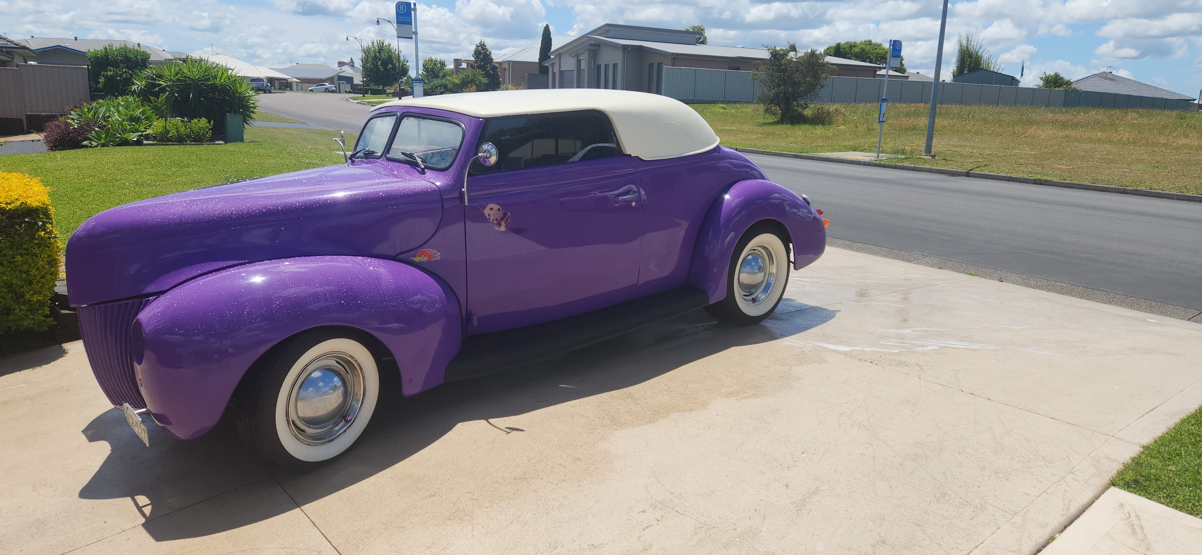 1939 FORD DELUXE AUTOMATIC CONVERTIBLE