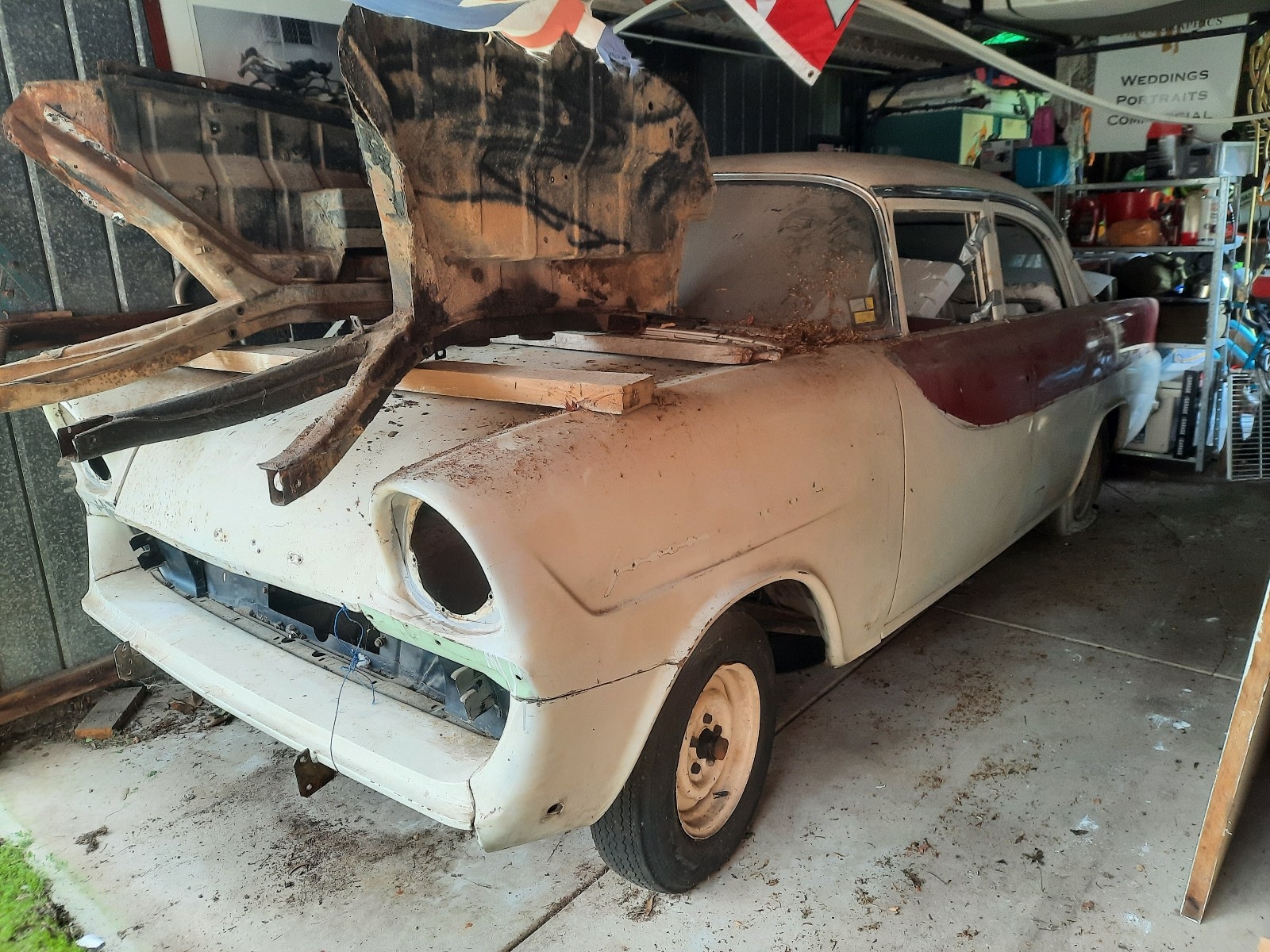 1960 HOLDEN SPECIAL FB 4D SEDAN