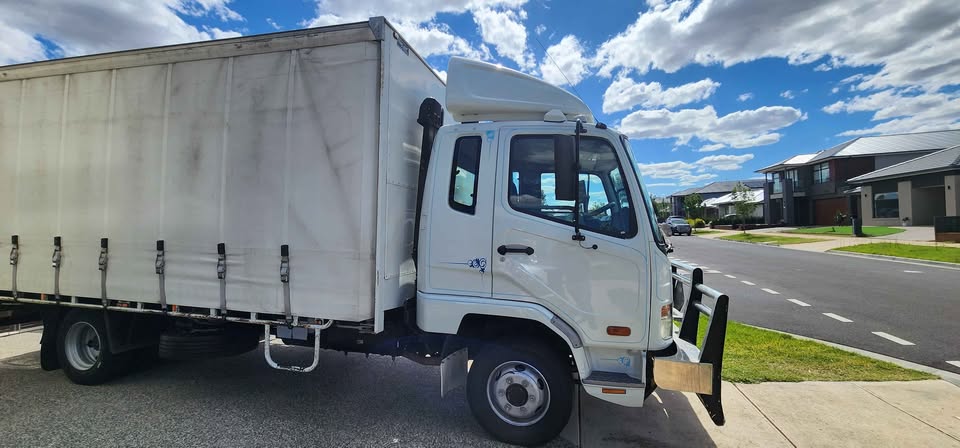 2010 MITSUBISHI FUSO FK 600 CURTAINSIDER
