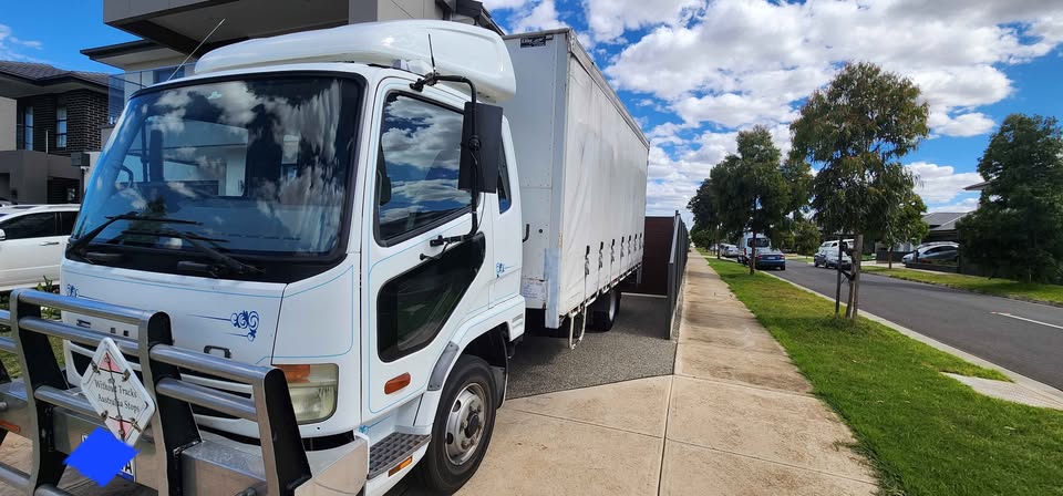 2010 MITSUBISHI FUSO FK 600 CURTAINSIDER