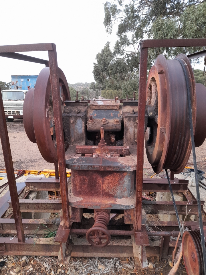 SMITH & CO 14 X 8 JAW CRUSHER