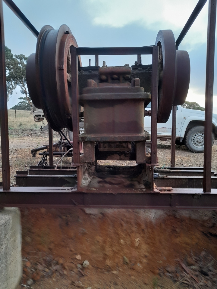 SMITH & CO 14 X 8 JAW CRUSHER