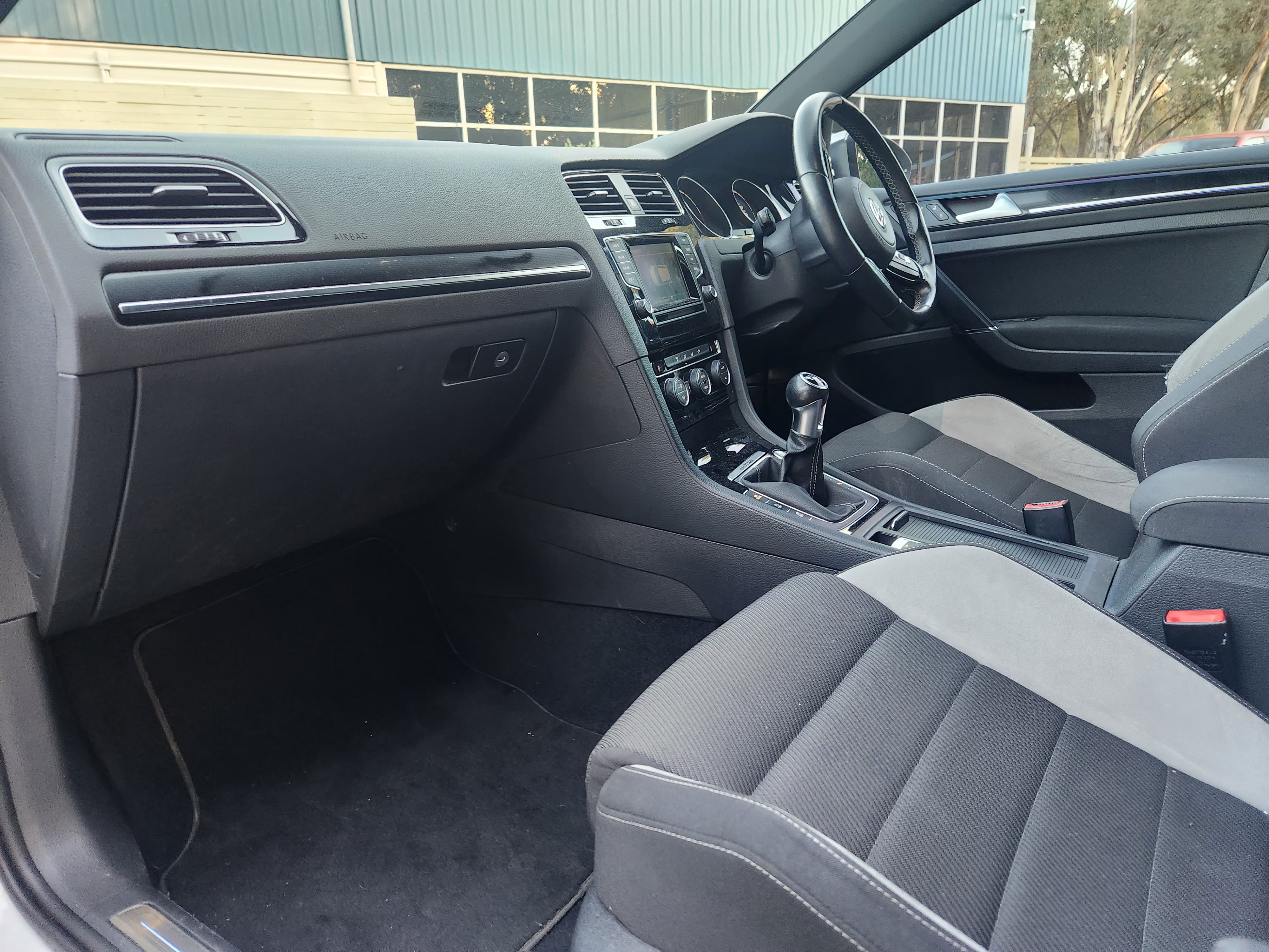2014 VOLKSWAGEN GOLF AU MY14 R 6 SP MANUAL 5D HATCHBACK