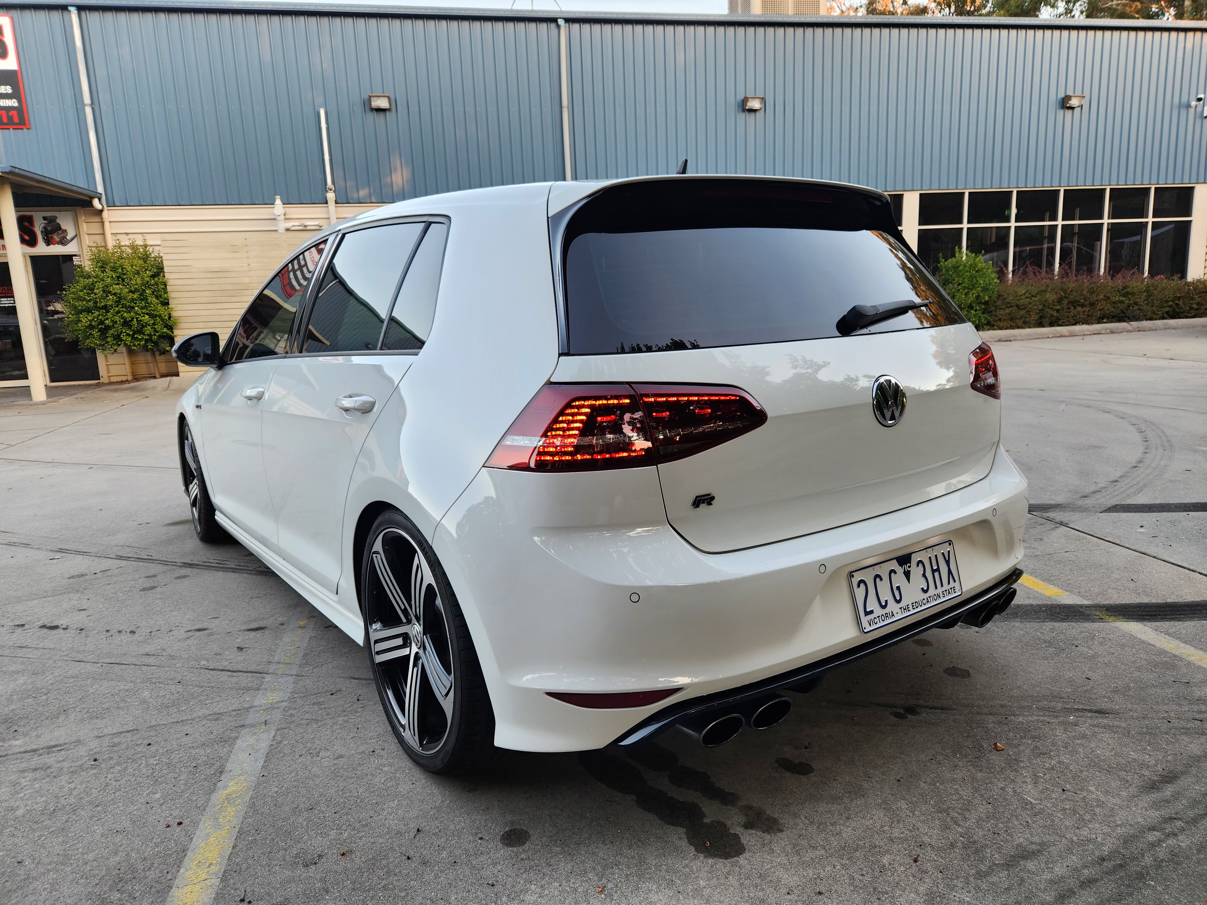 2014 VOLKSWAGEN GOLF AU MY14 R 6 SP MANUAL 5D HATCHBACK