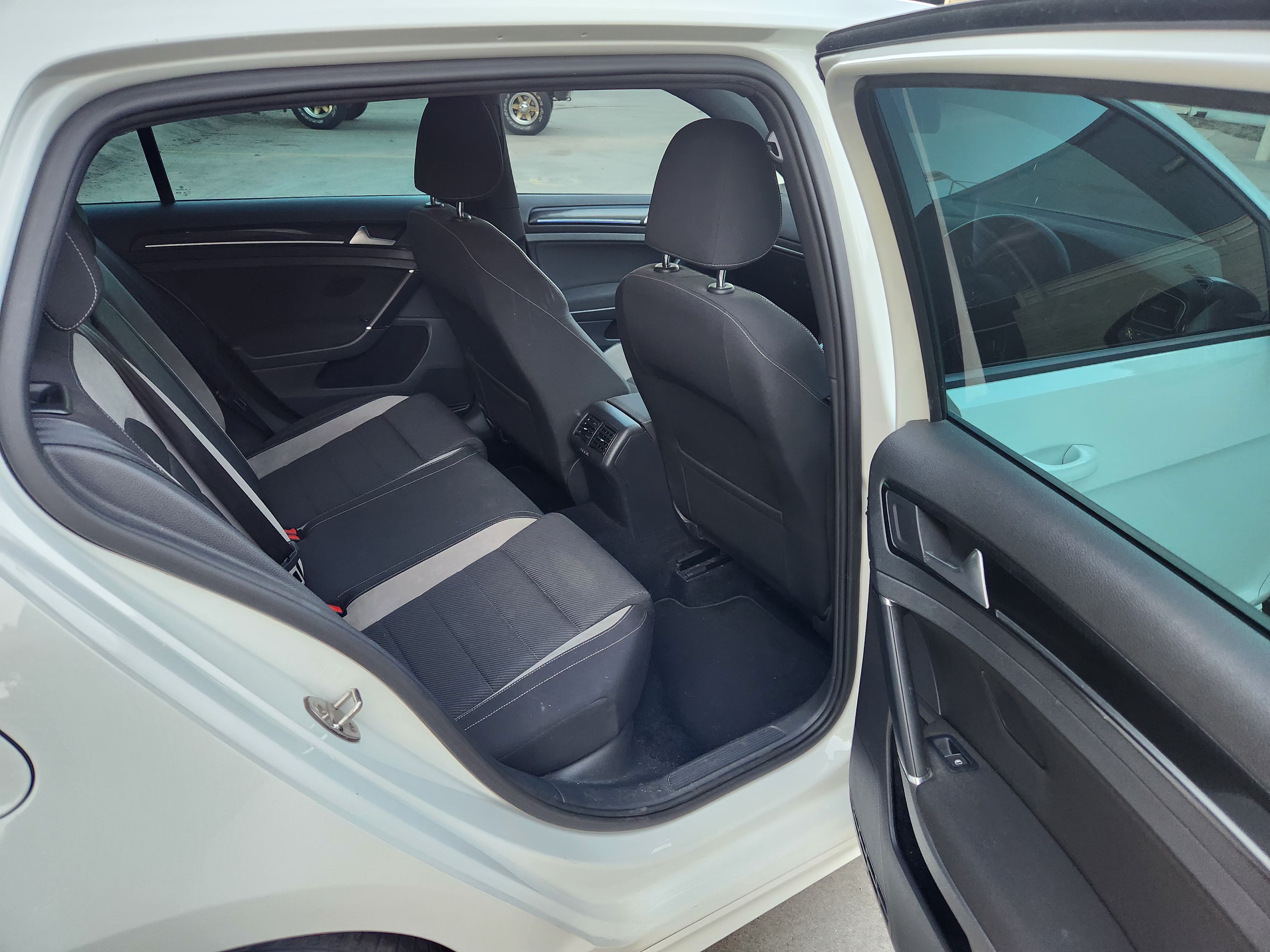 2014 VOLKSWAGEN GOLF AU MY14 R 6 SP MANUAL 5D HATCHBACK
