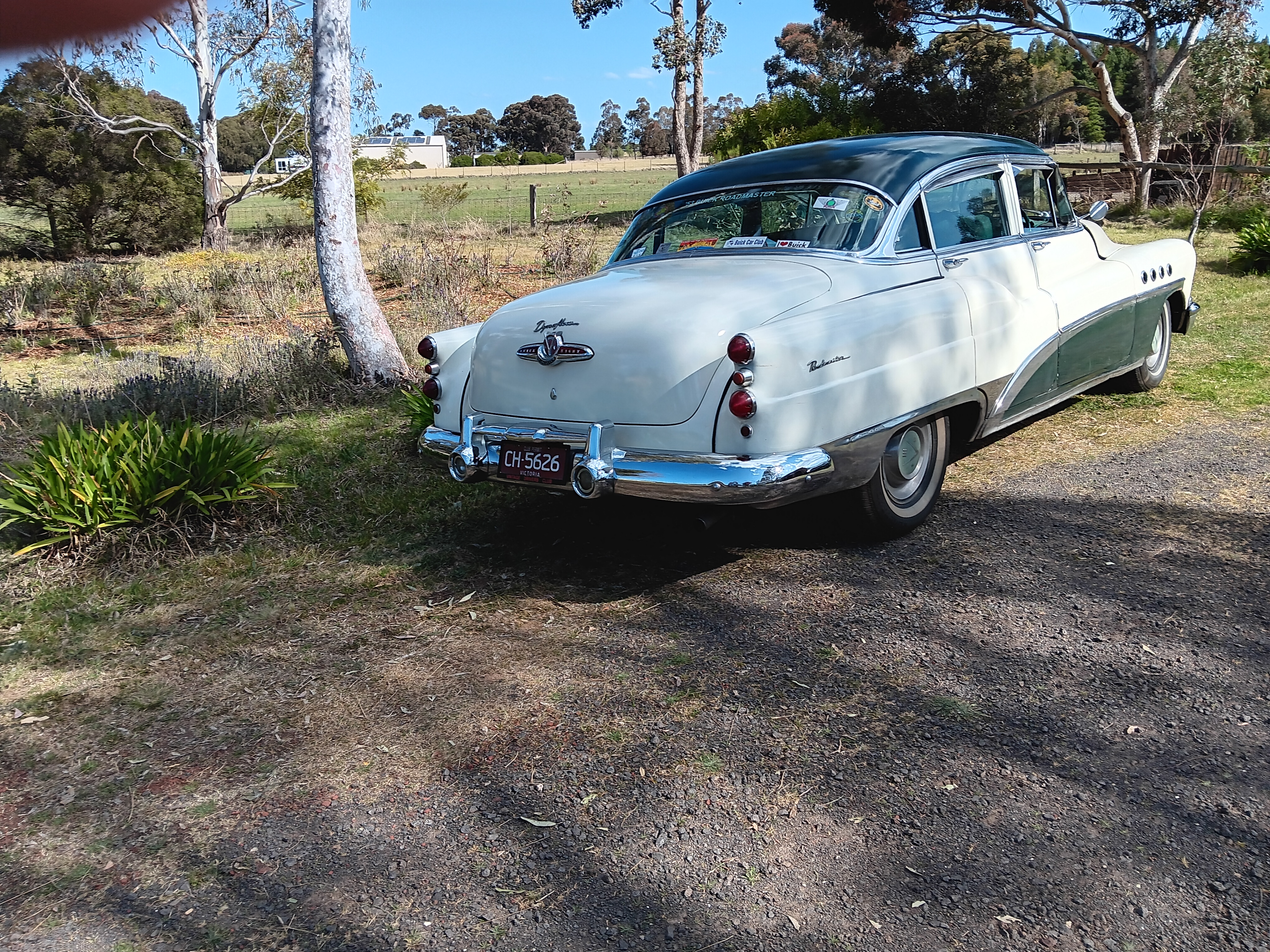 1953 BUICK ROADMASTER V8 SEDAN