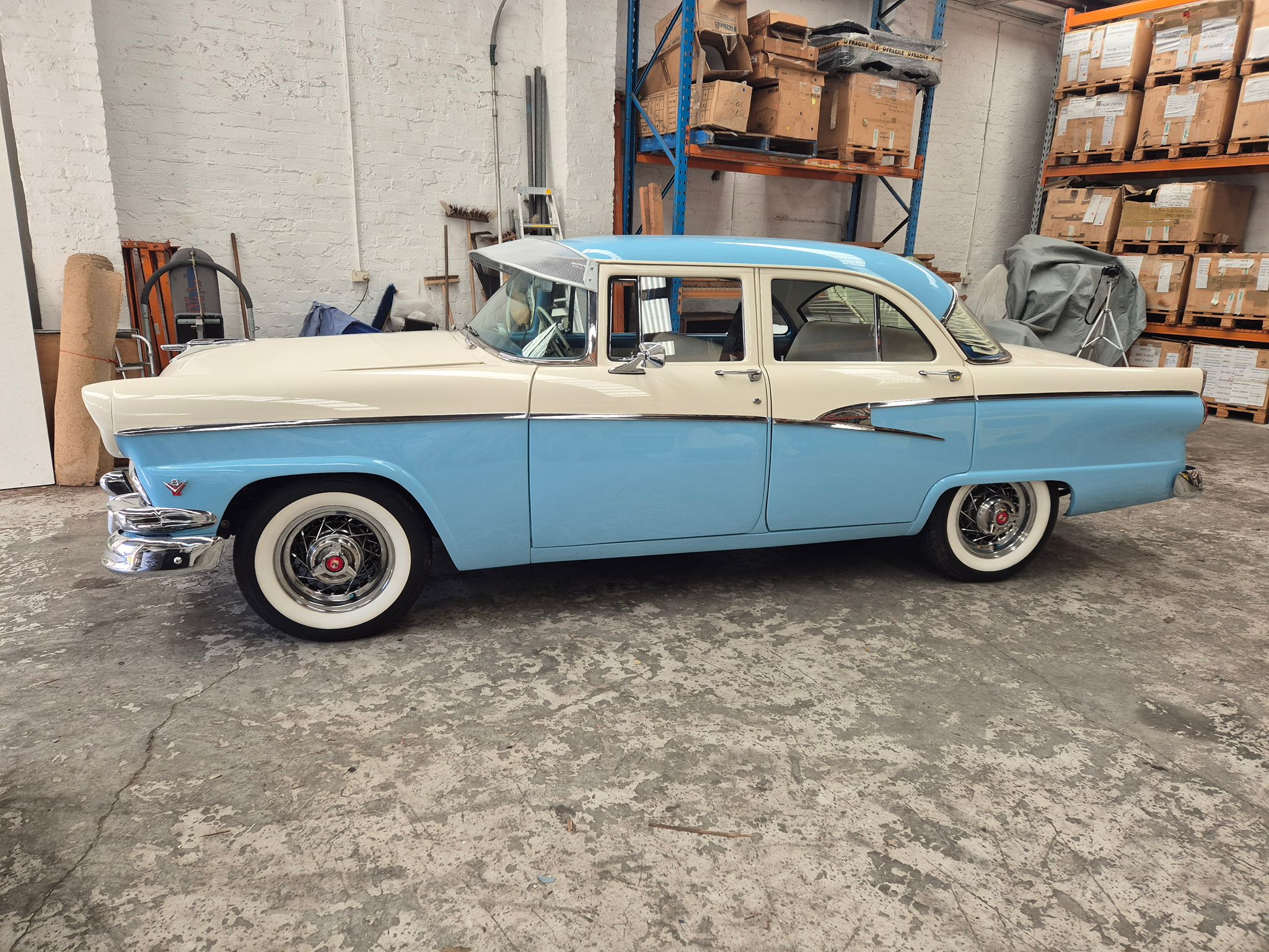 1956 FORD CUSTOMLINE V8 SEDAN