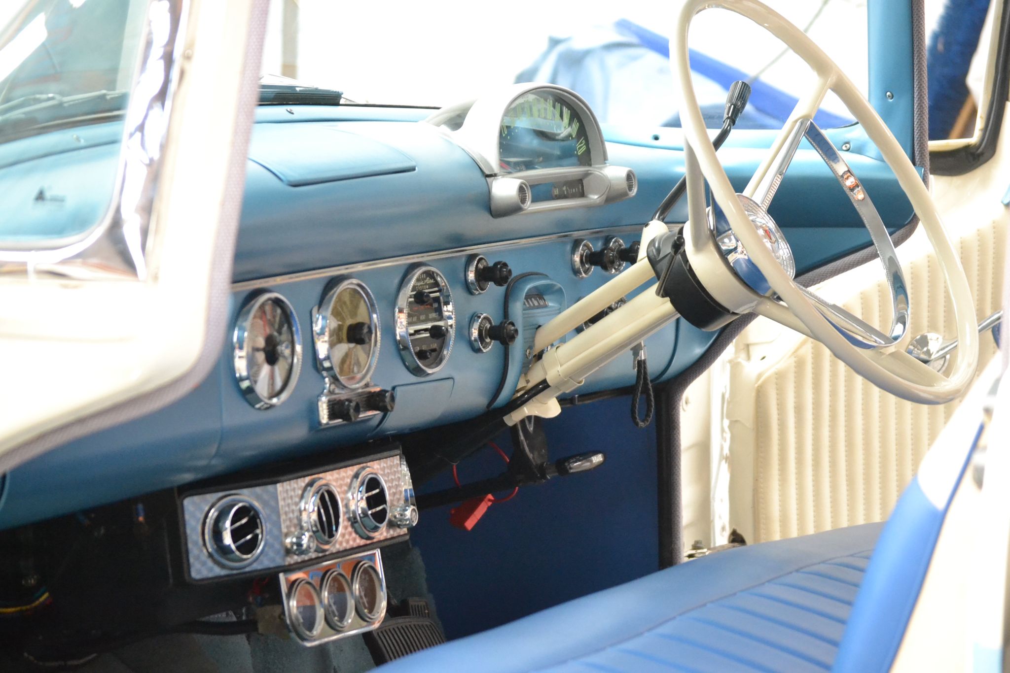 1956 FORD CUSTOMLINE V8 SEDAN