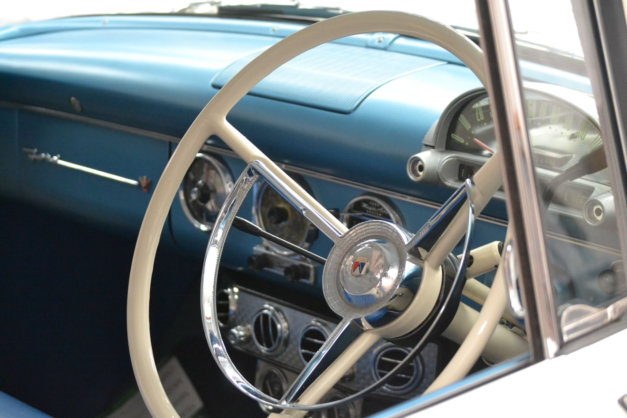 1956 FORD CUSTOMLINE V8 SEDAN