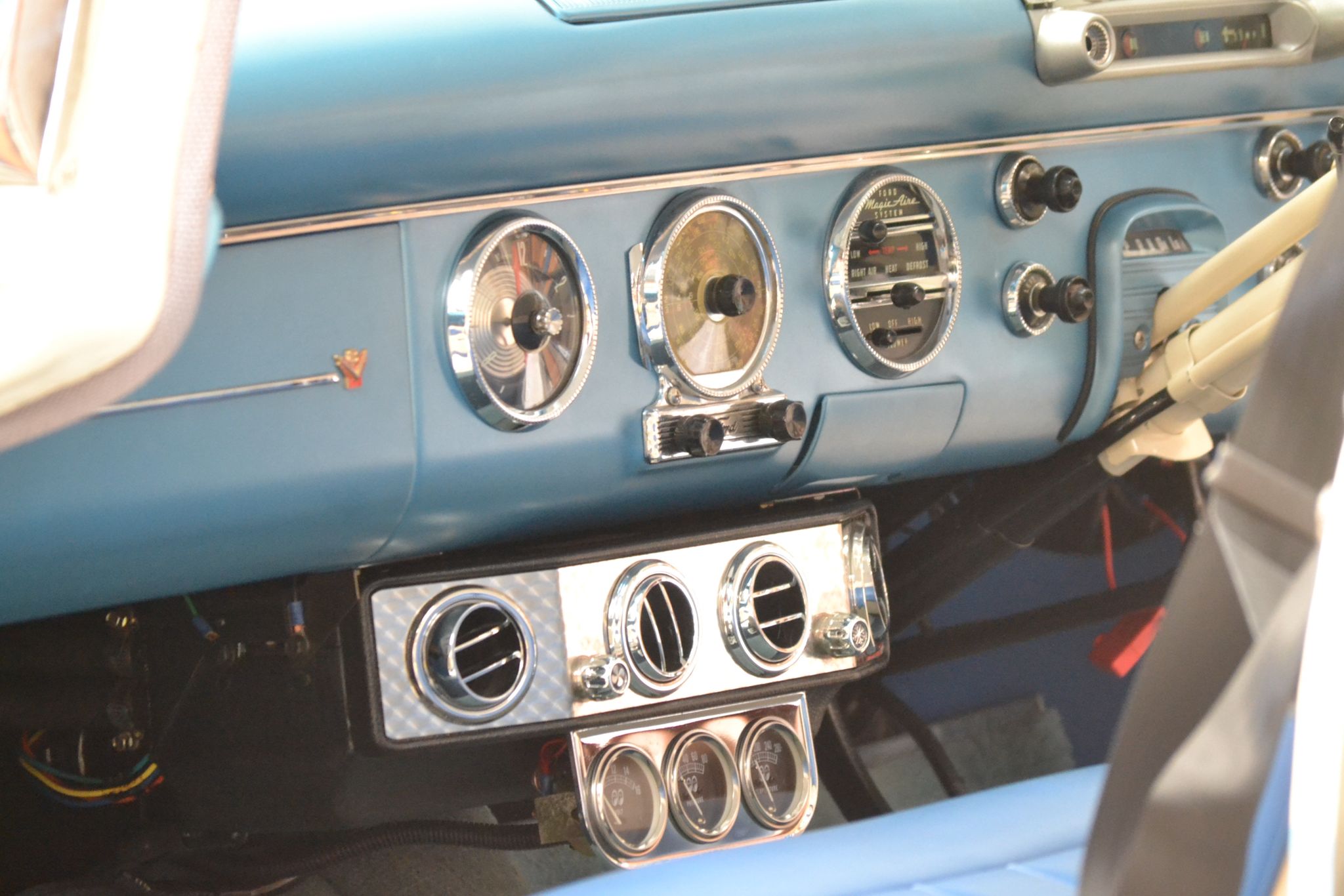 1956 FORD CUSTOMLINE V8 SEDAN