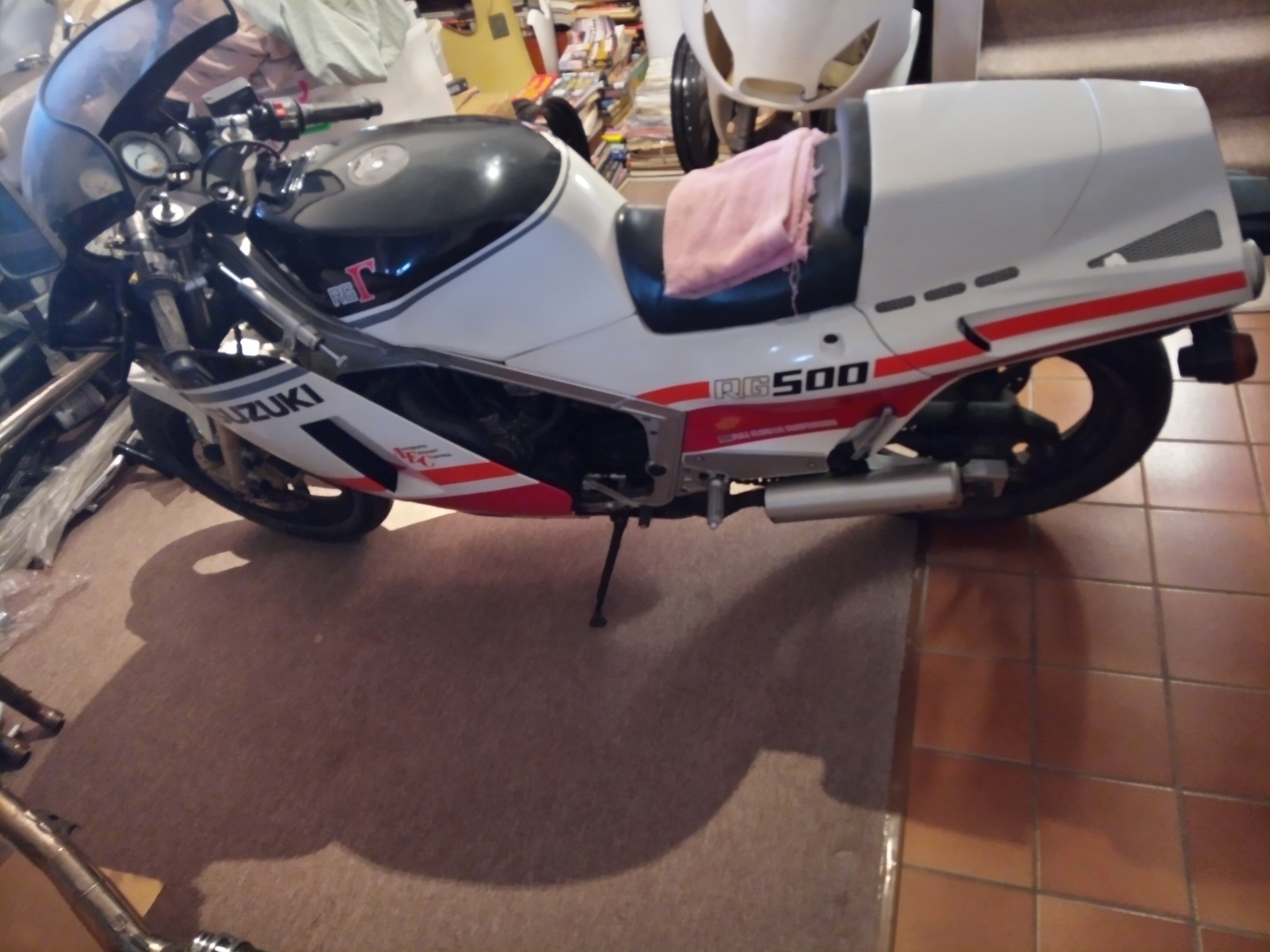 1985 SUZUKI RG500 ROAD
