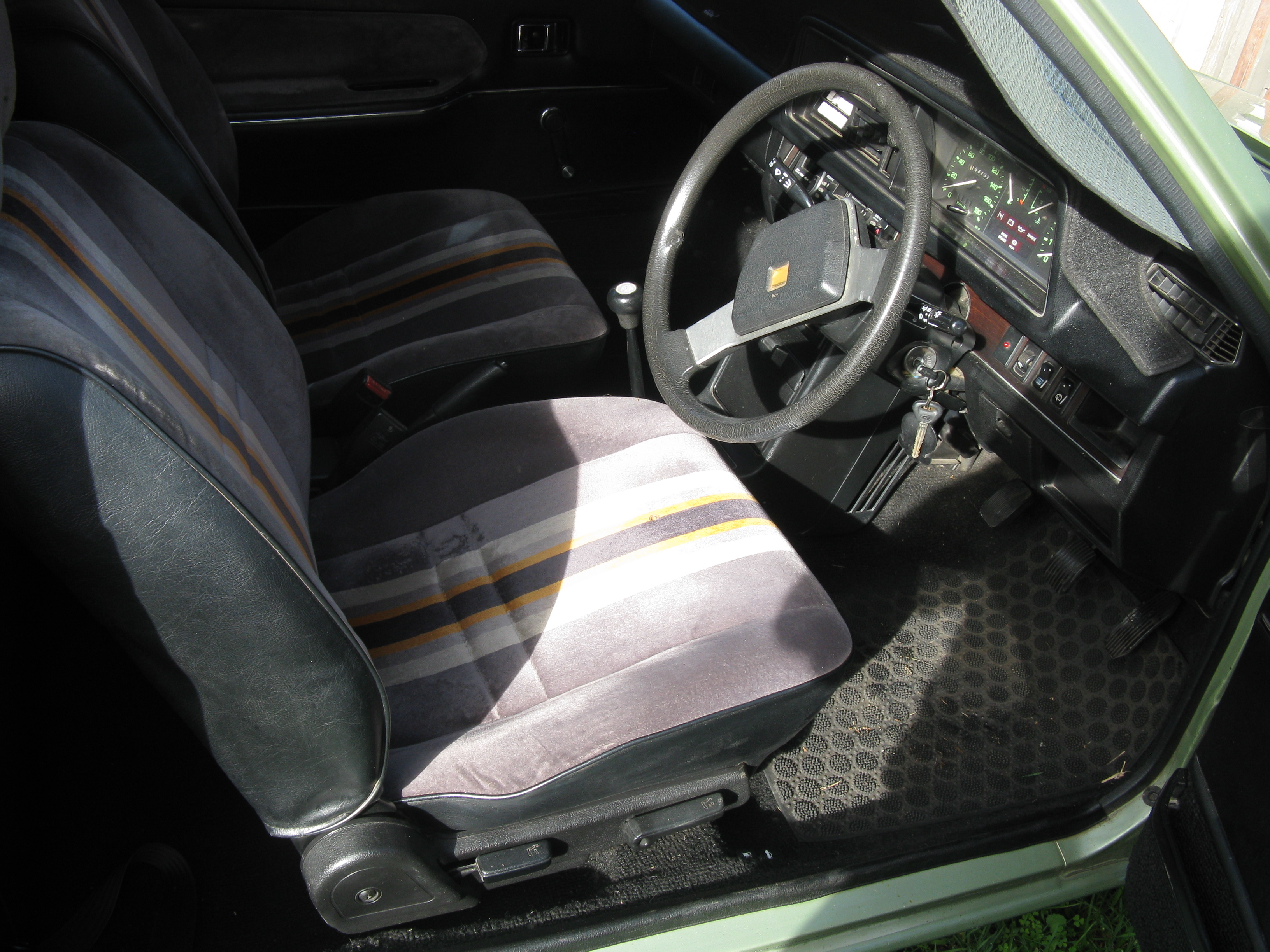 1982 MAZDA 323 SS 5 SP MANUAL 3D HATCHBACK 