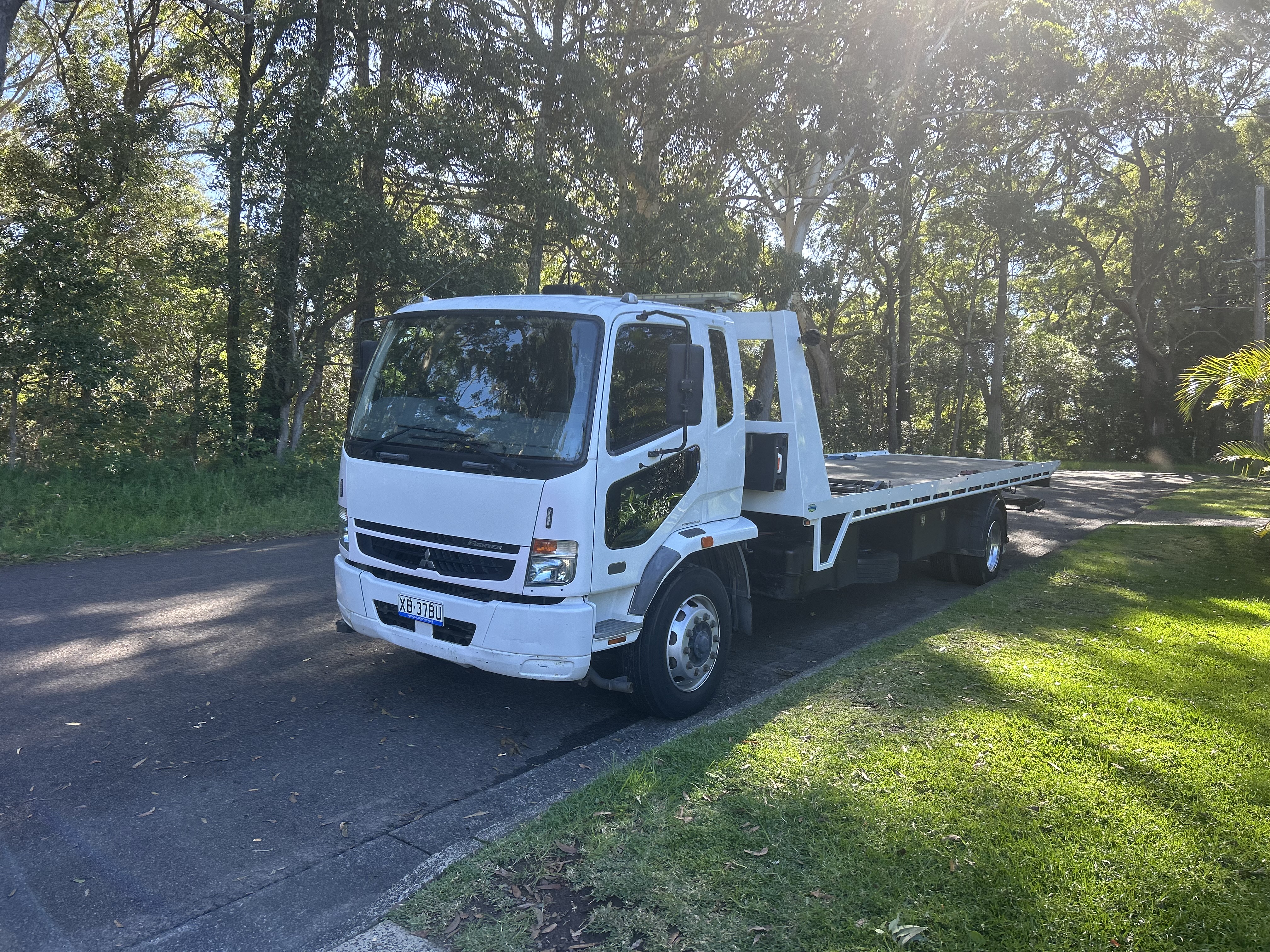 2010 MITSUBISHI FUSO FIGHTER FM TILT TRAY TRUCK