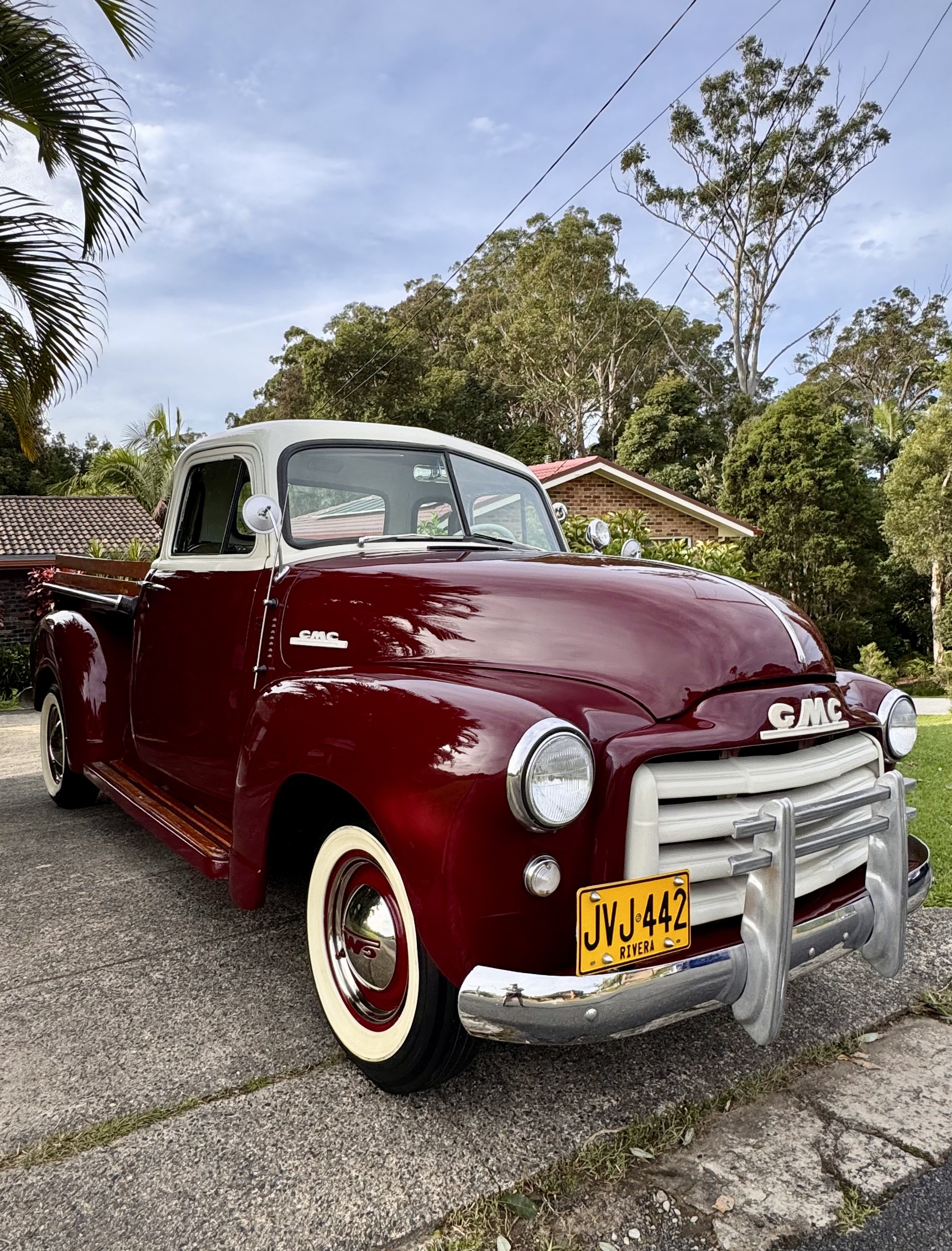 1952 GMC 300 4 SP MANUAL PICK UP