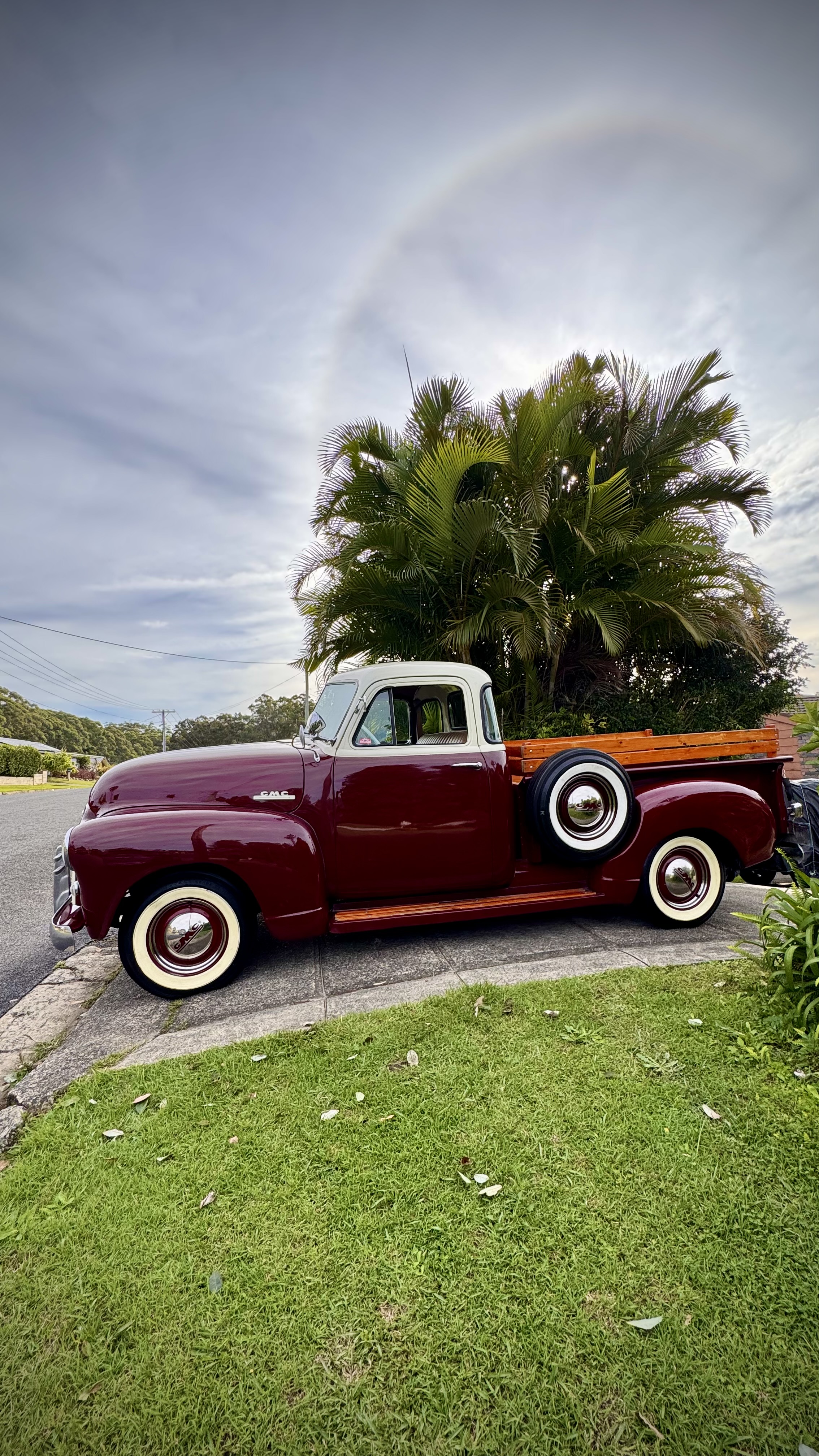 1952 GMC 300 4 SP MANUAL PICK UP
